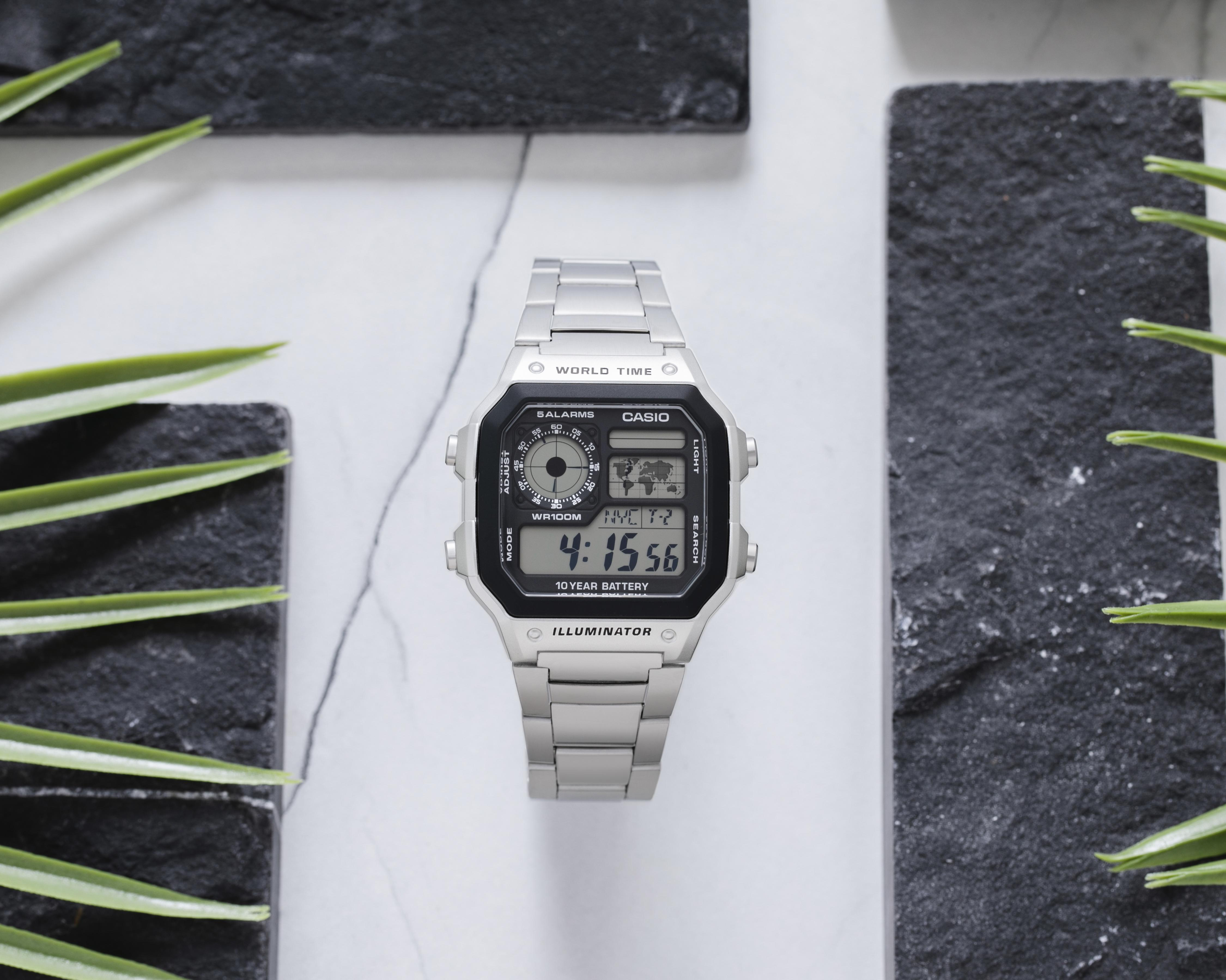 Foto 4 | Reloj Casio AE-1200WHD-1ACF Plateado