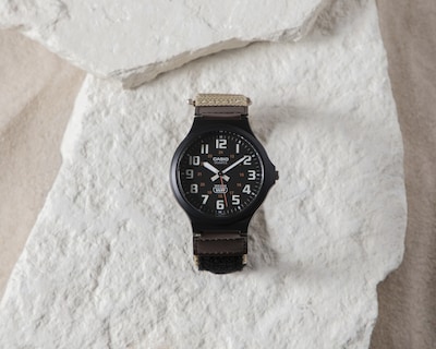 Foto 4 | Reloj para Hombre Casio MW-240B-5BVCF Café-Dorado