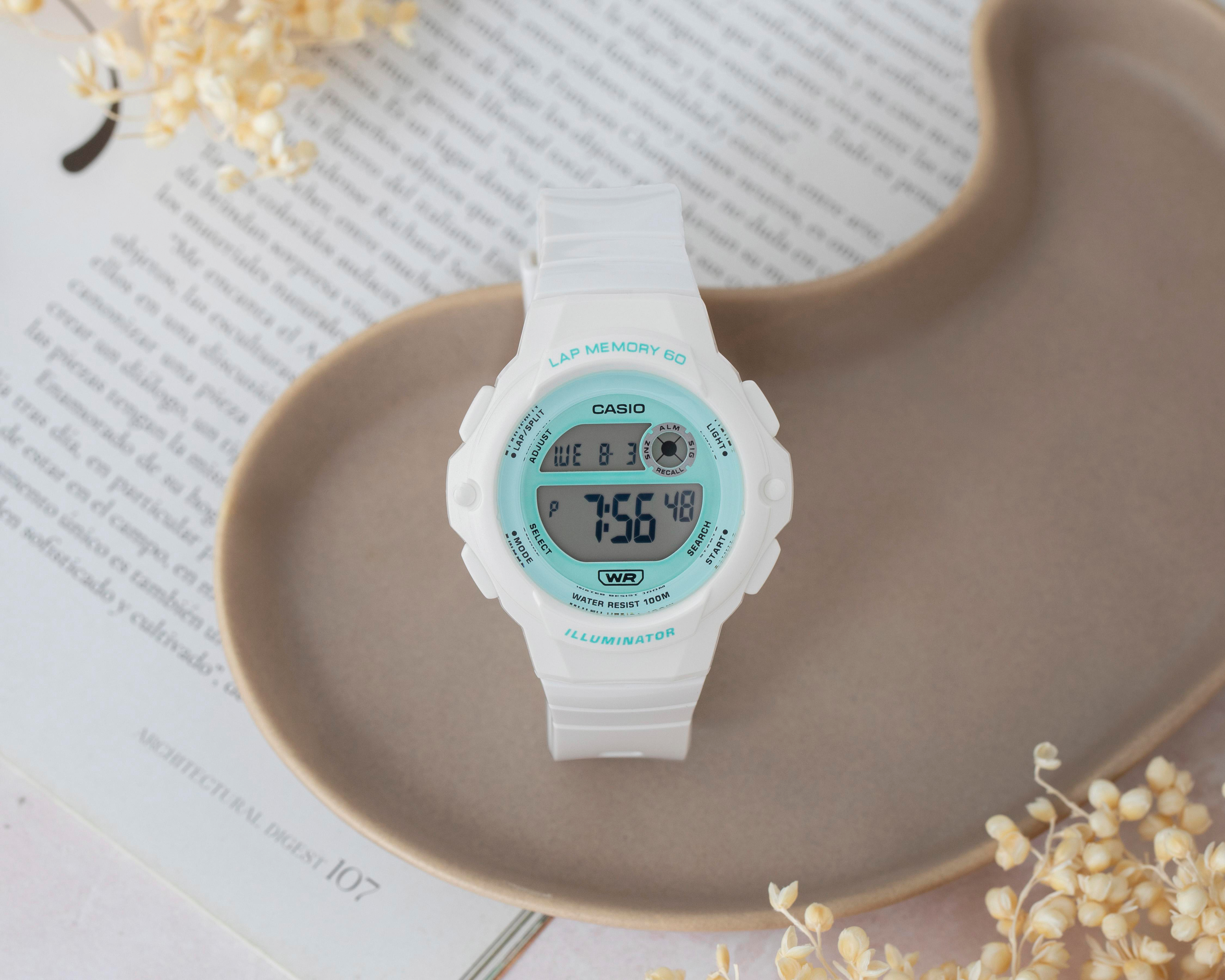 Foto 6 | Reloj Casio para Mujer LWS-1200H-7A3VCF Blanco