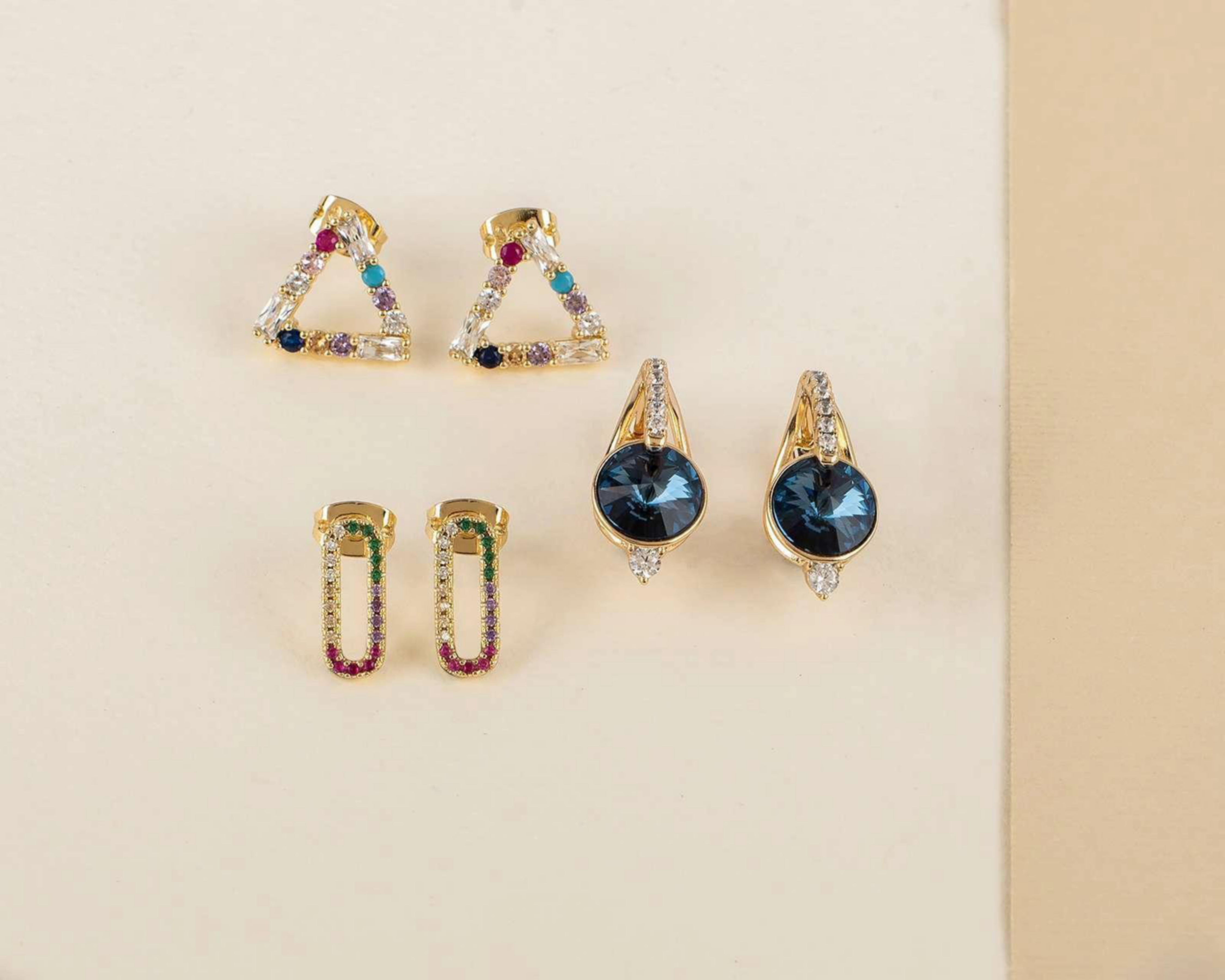 Foto 6 pulgar | Aretes de Chapa de Oro 18K Plafer