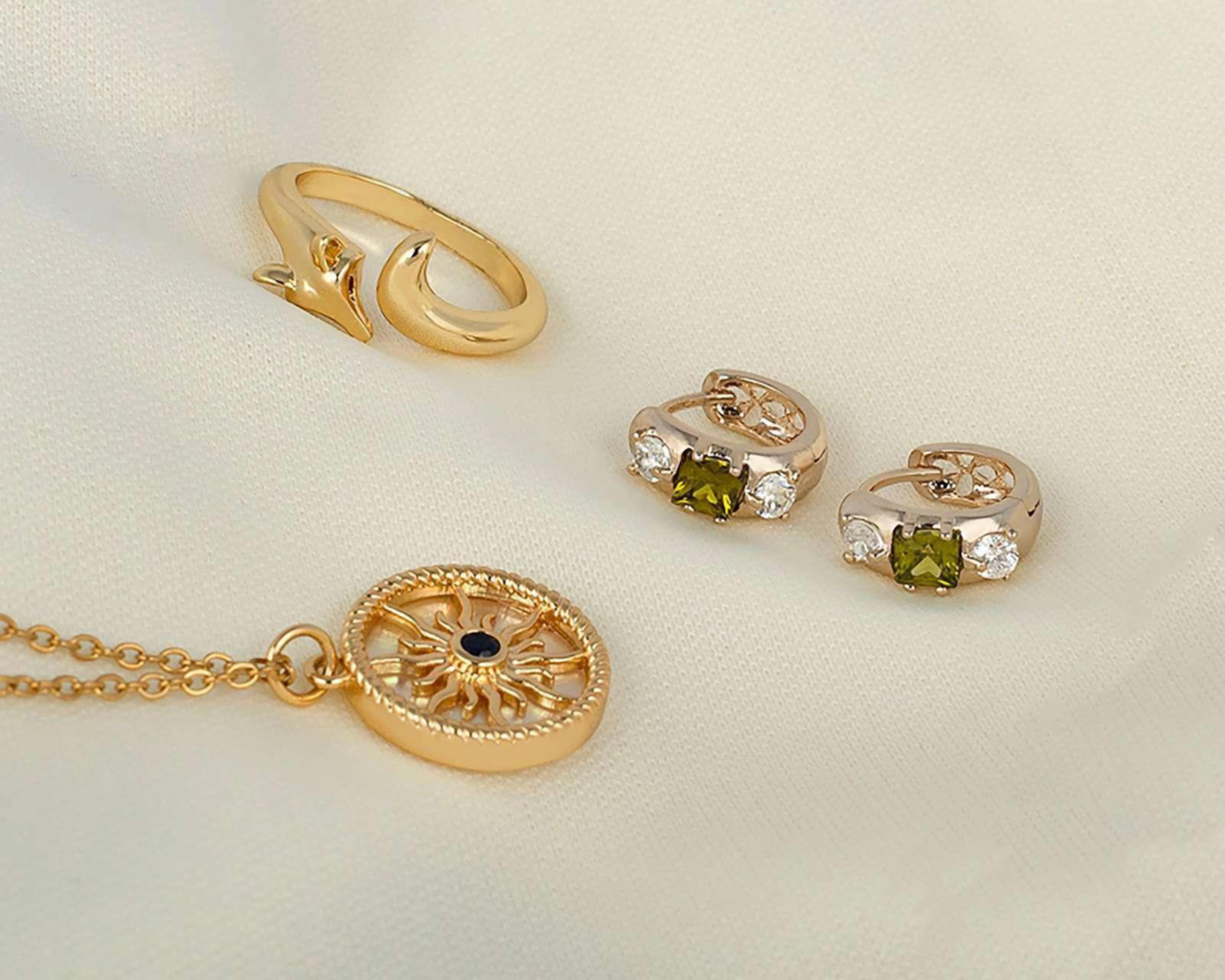 Foto 6 pulgar | Aretes de Chapa de Oro 18K Franssinoro