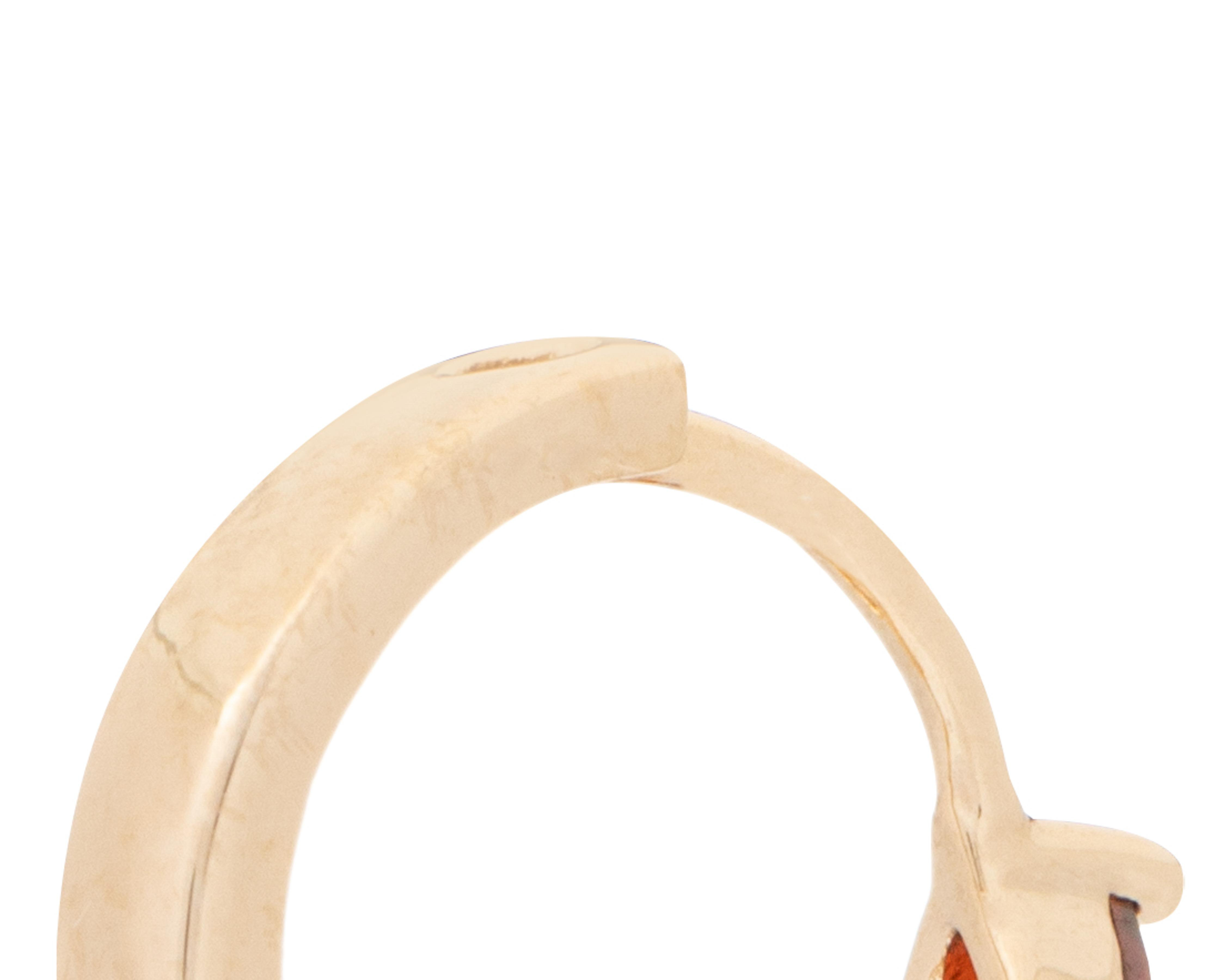 Foto 4 pulgar | Aretes de Chapa de Oro 18K Petra