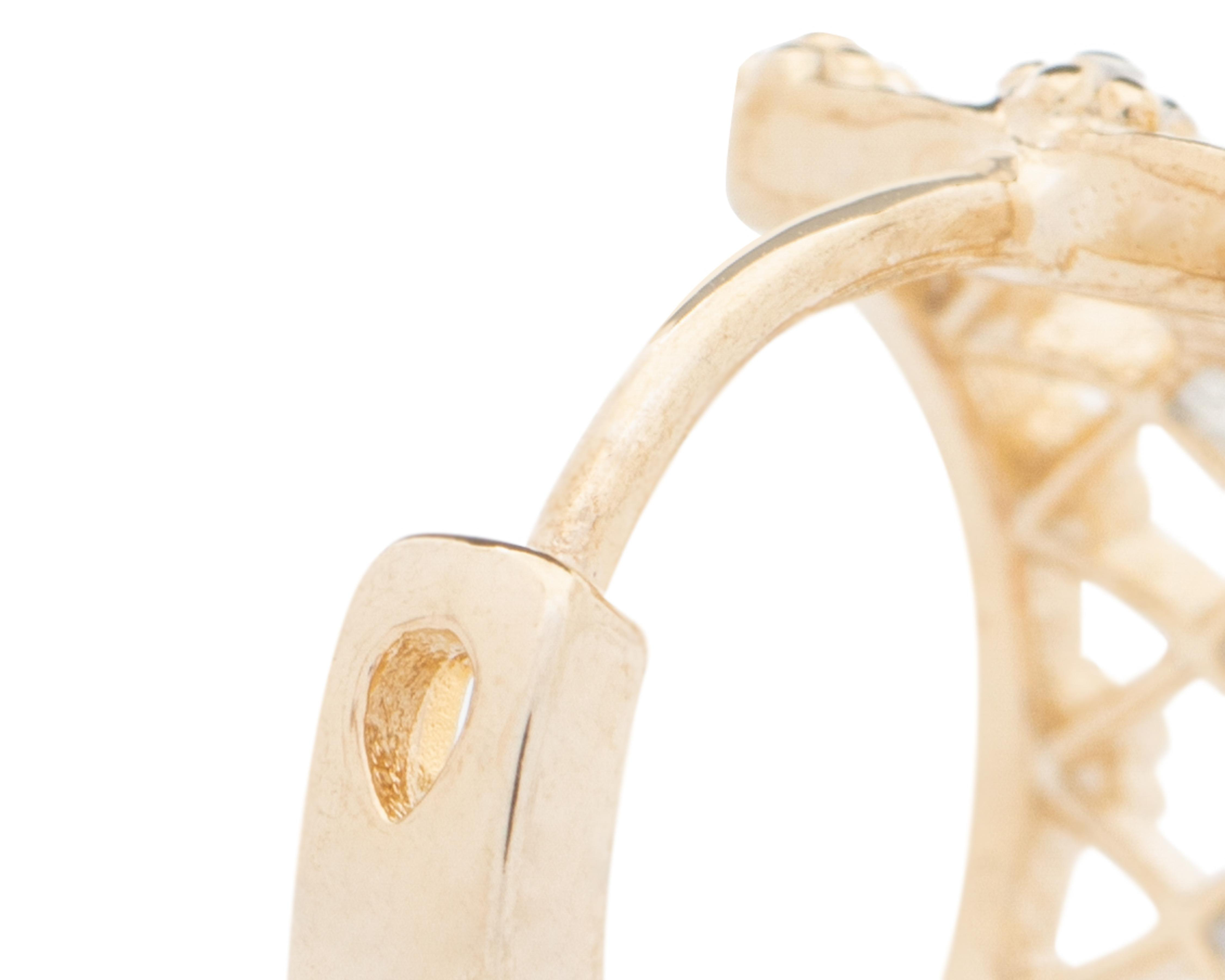 Foto 4 pulgar | Aretes de Chapa de Oro 18K Petra