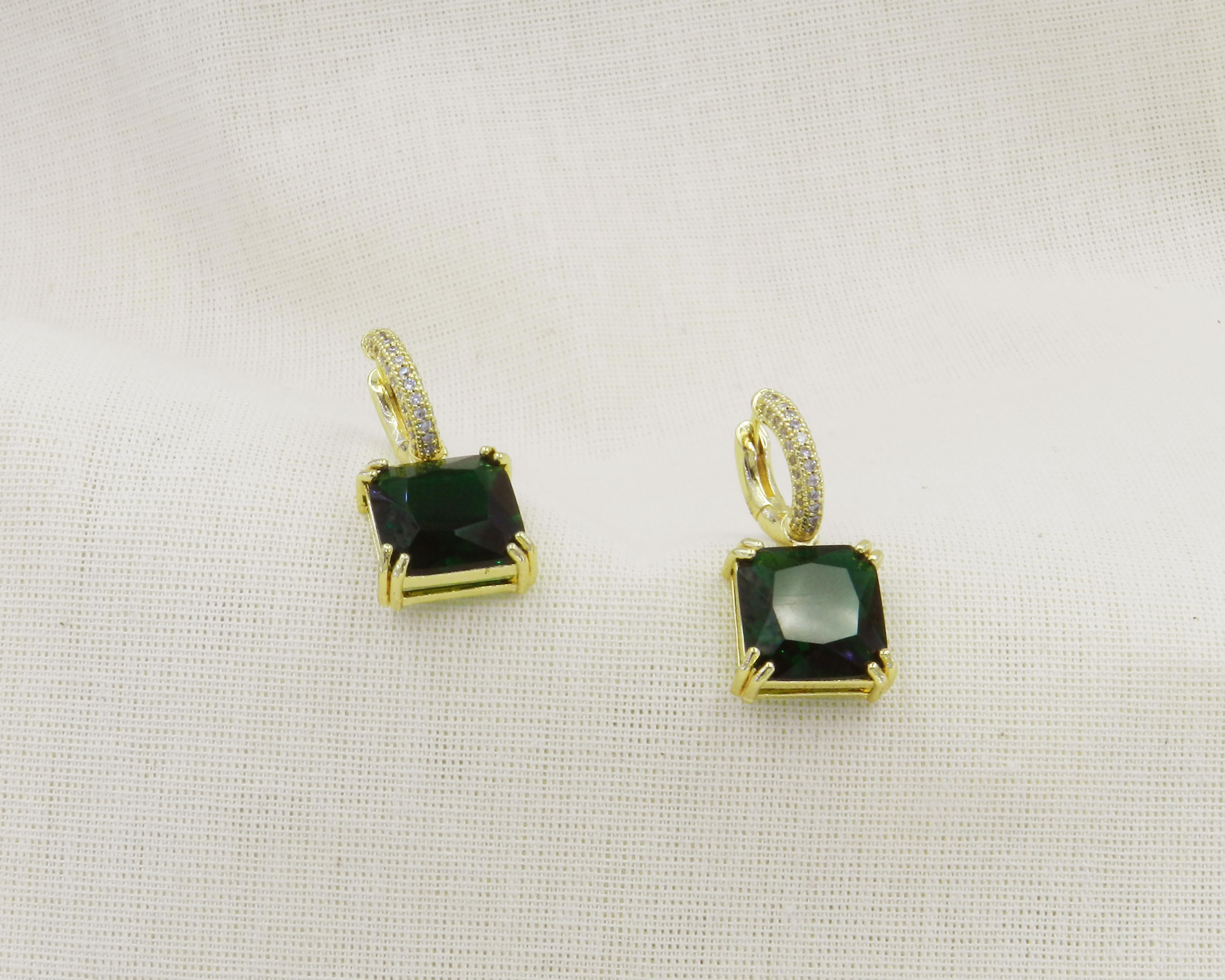 Foto 3 | Aretes de Chapa de Oro 14K Diseños Creativos