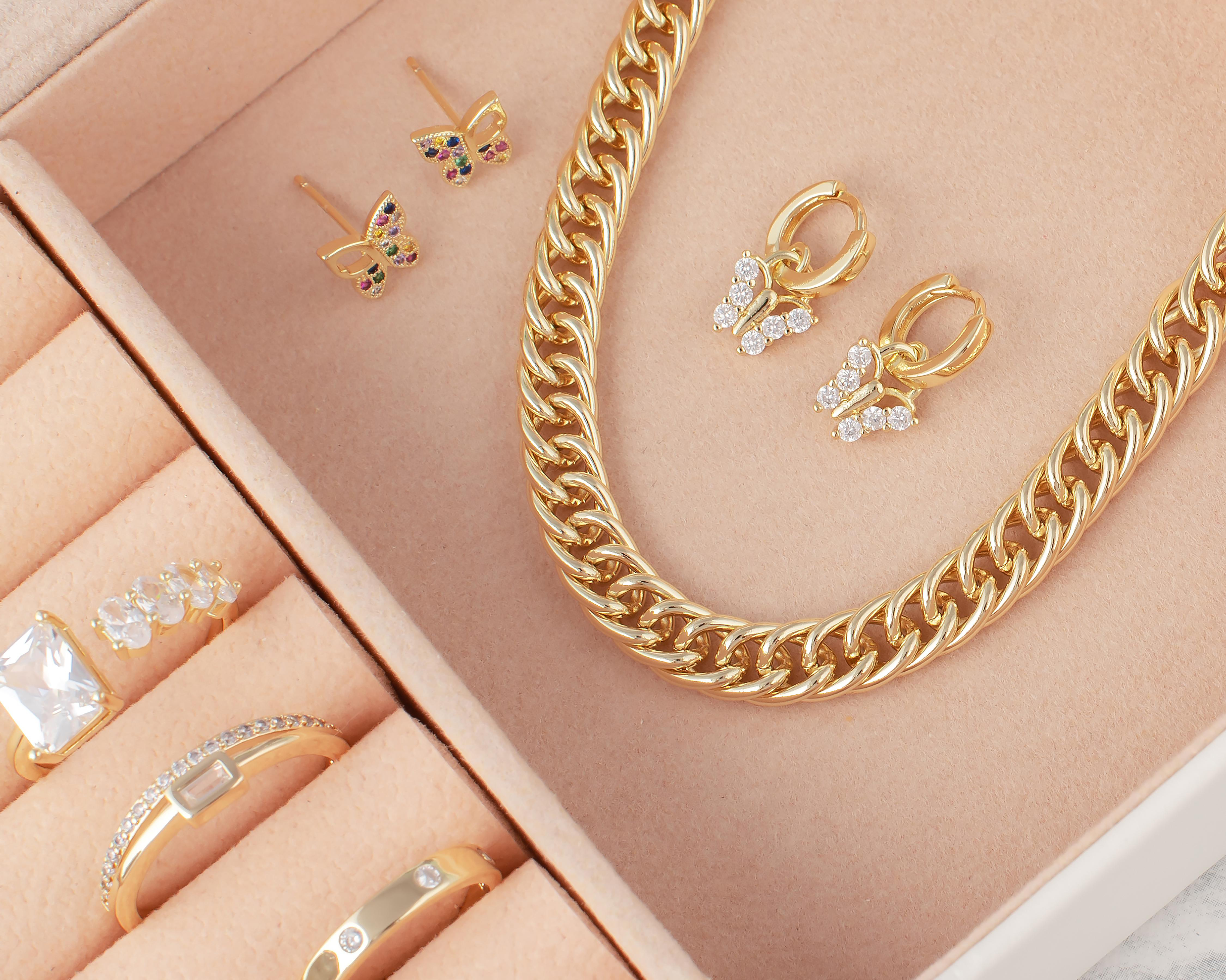 Foto 7 pulgar | Cadena de Chapa de Oro 18K Jennifer Lopez