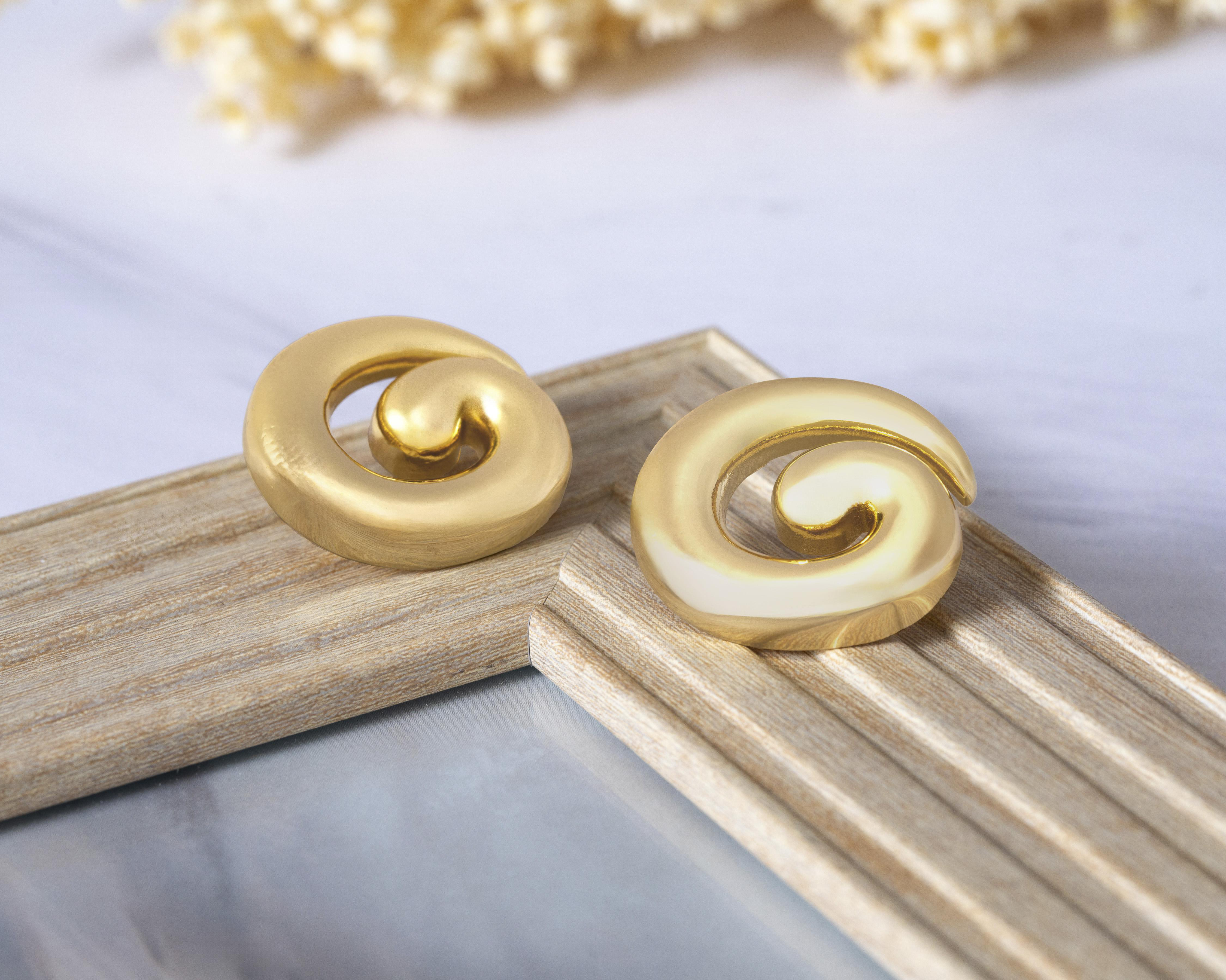 Foto 5 pulgar | Aretes de Chapa de Oro 18k Steeltime