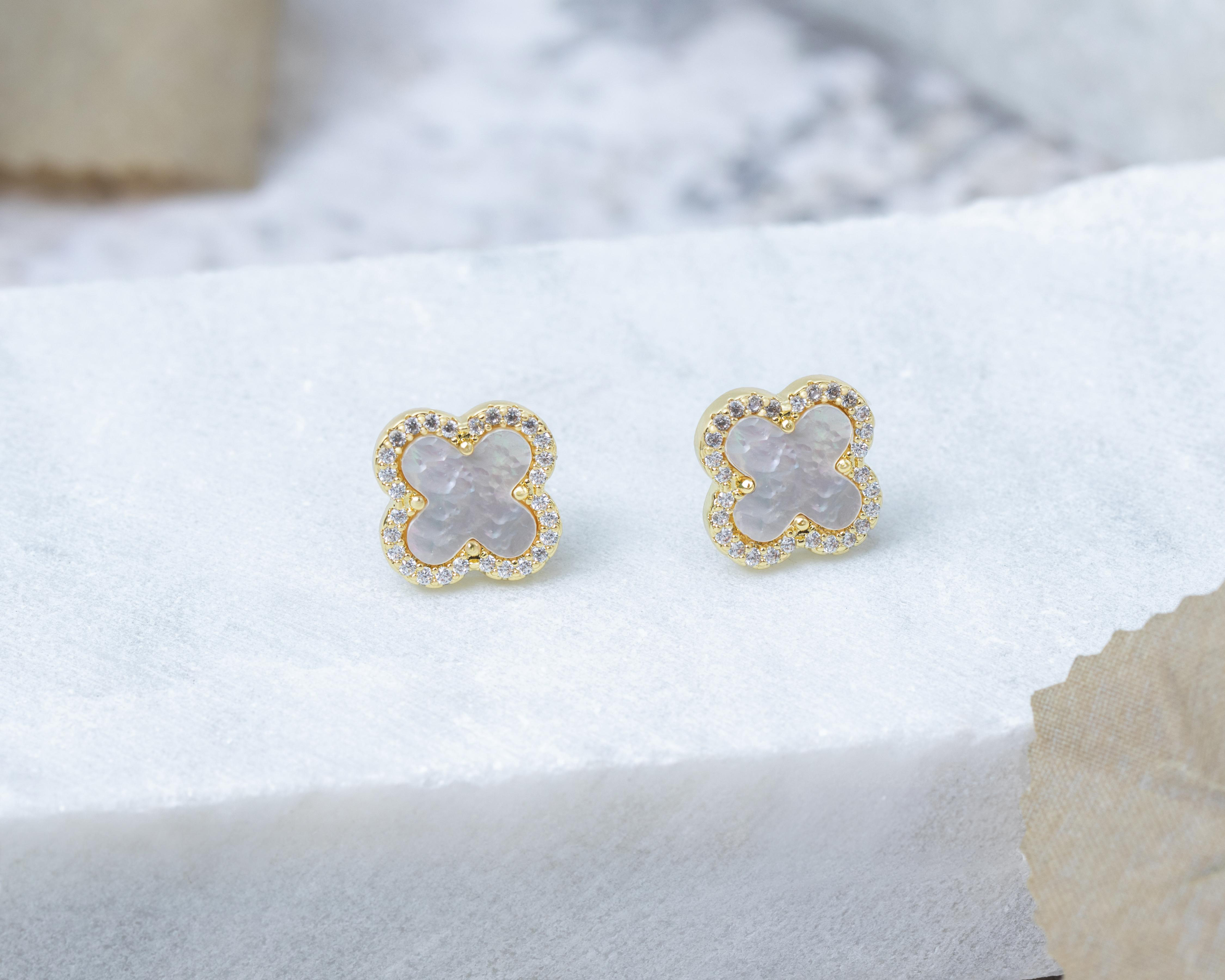 Foto 4 pulgar | Aretes de Chapa de Oro 14k By Adina Eden