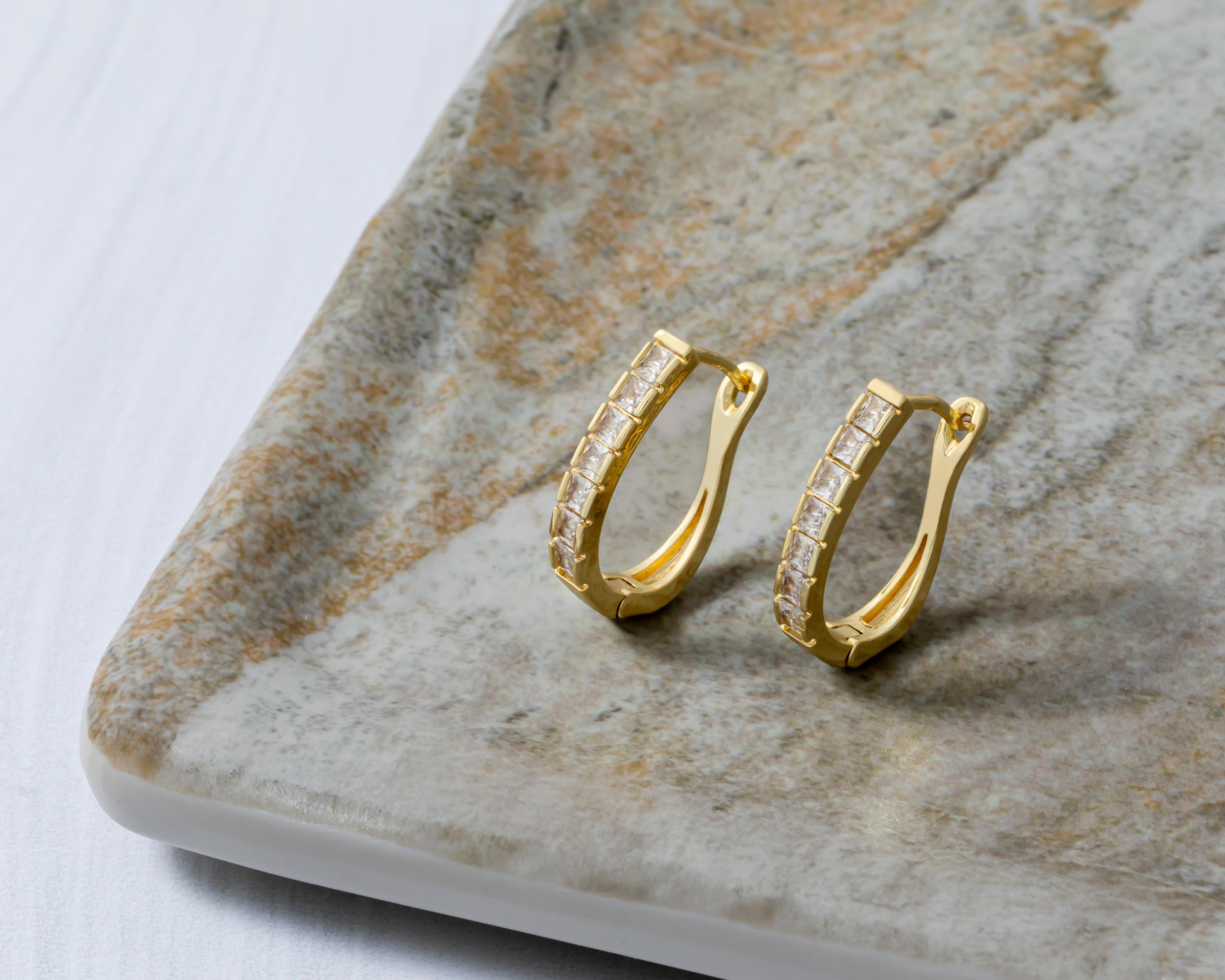 Foto 5 pulgar | Aretes de Chapa de Oro 18k Steeltime