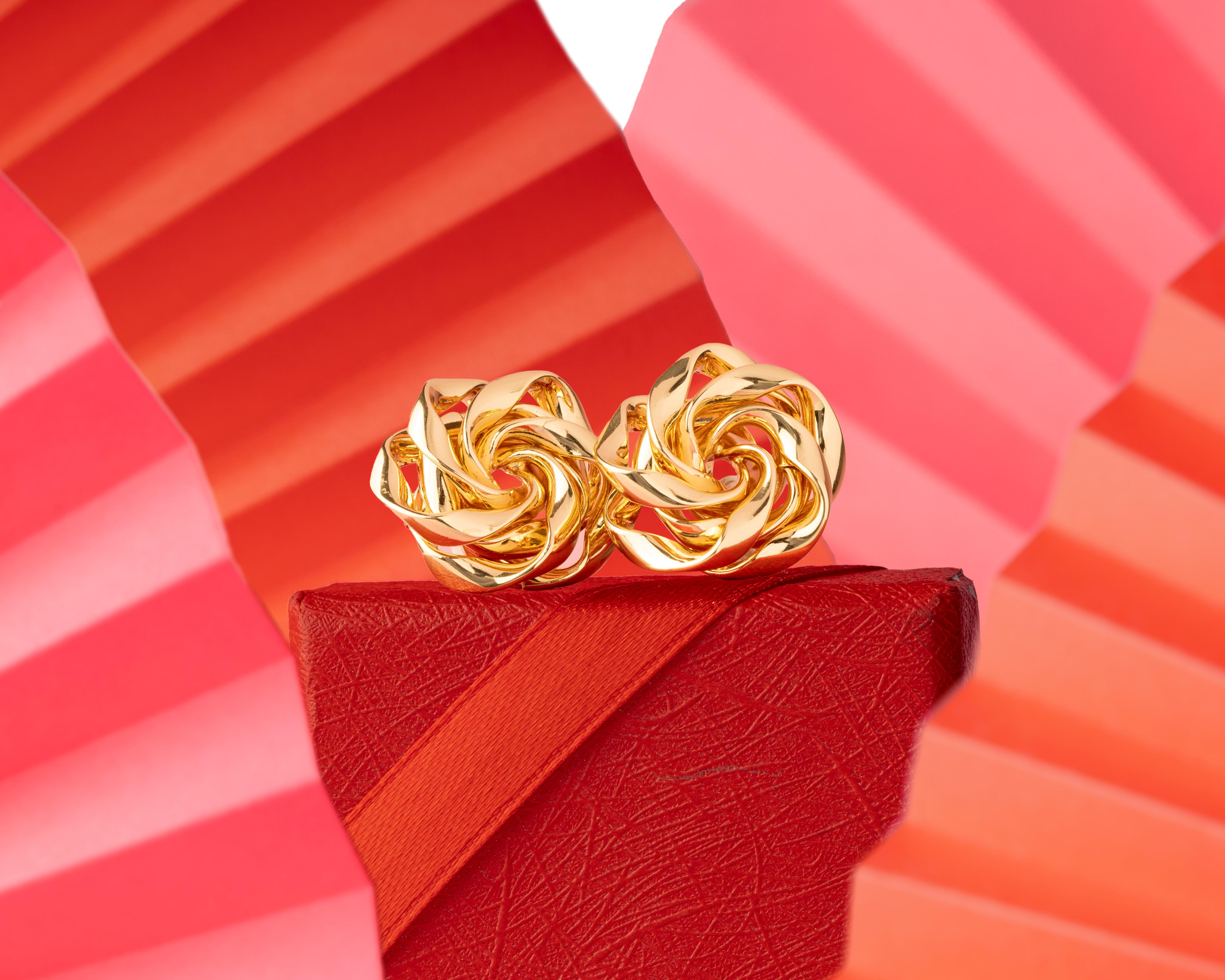 Foto 4 pulgar | Aretes de Chapa de Oro Unlimited by OB