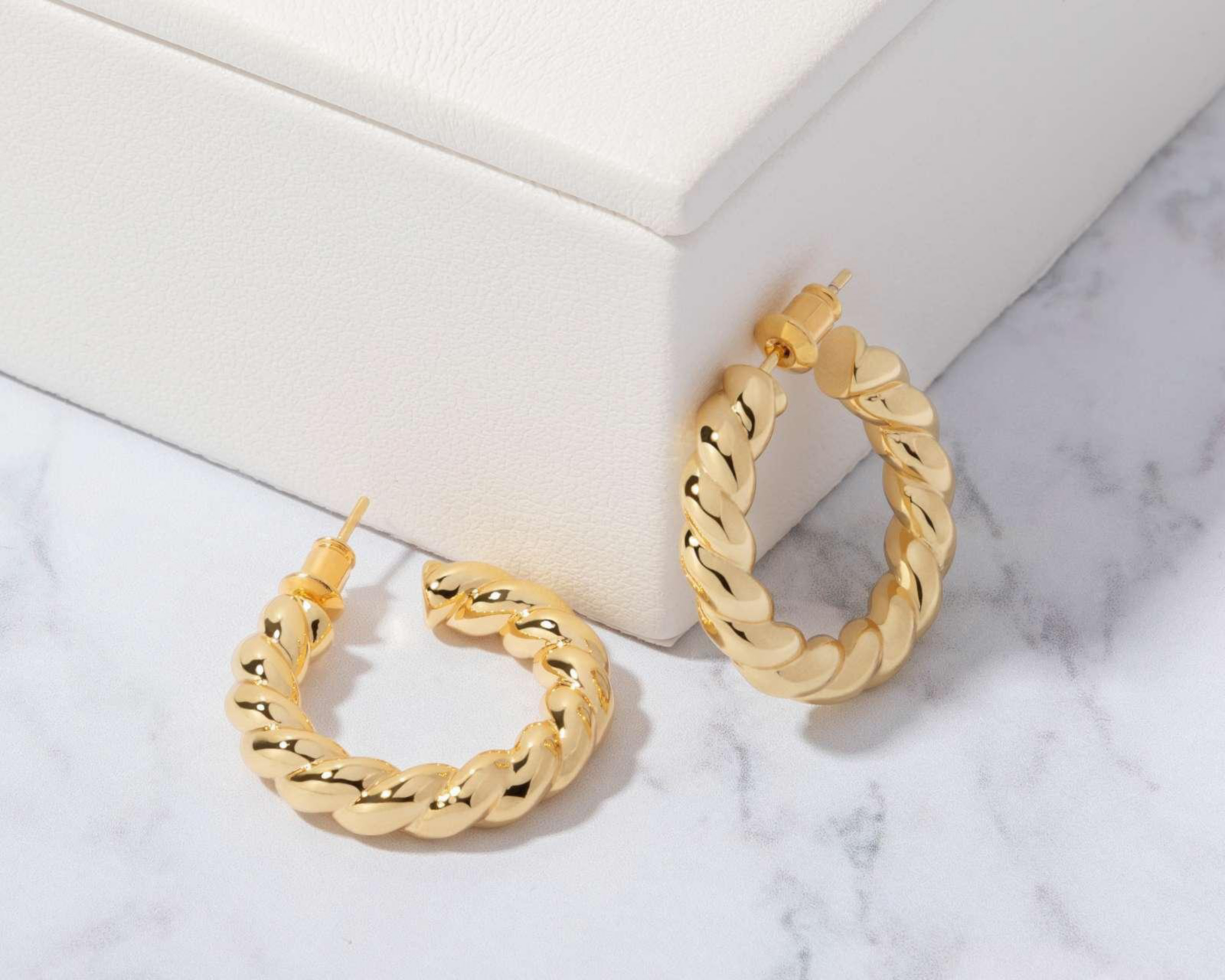 Foto 5 | Arracadas de Chapa de Oro 18k Girondela