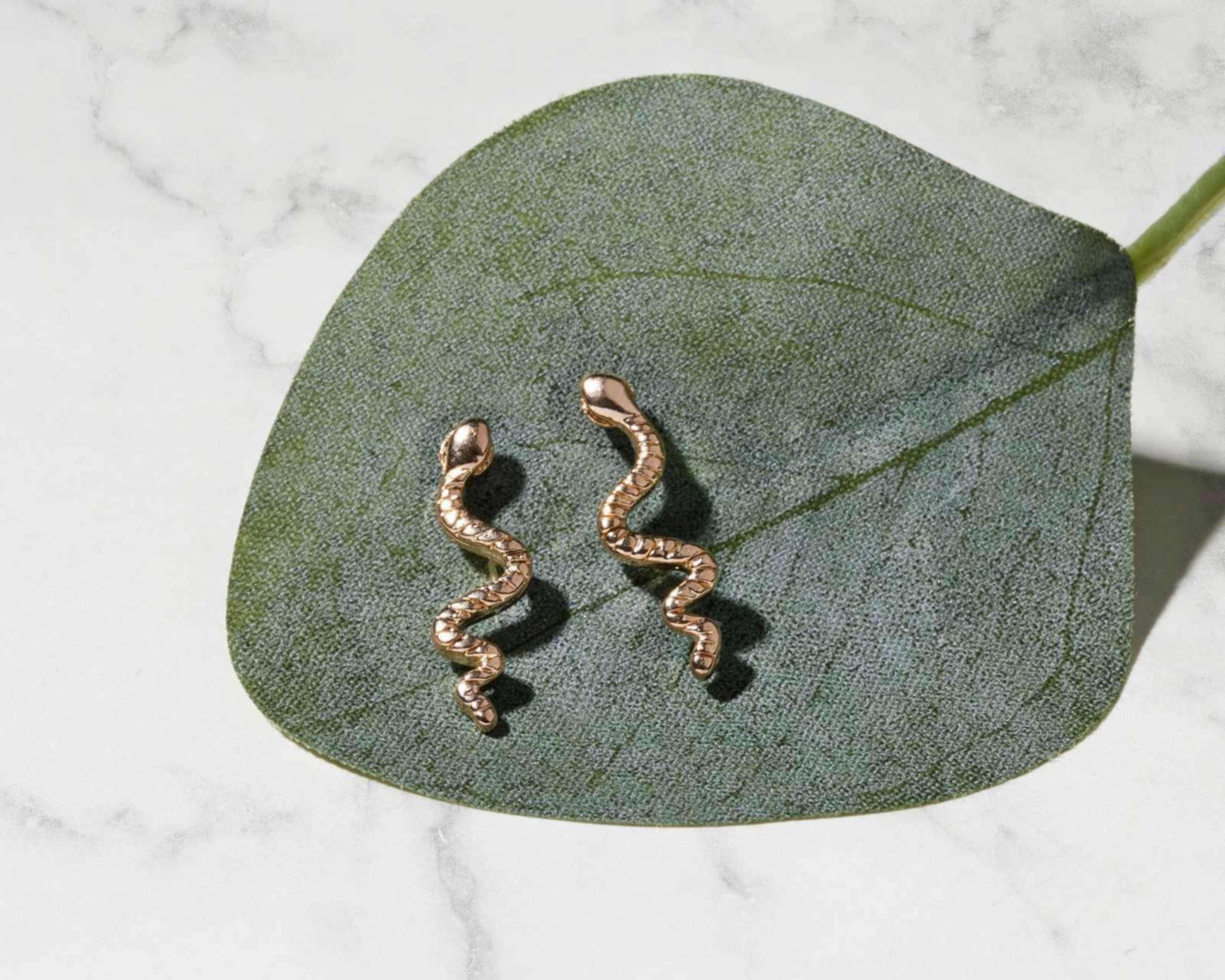 Foto 6 pulgar | Aretes de Chapa de Oro 18K Girondela