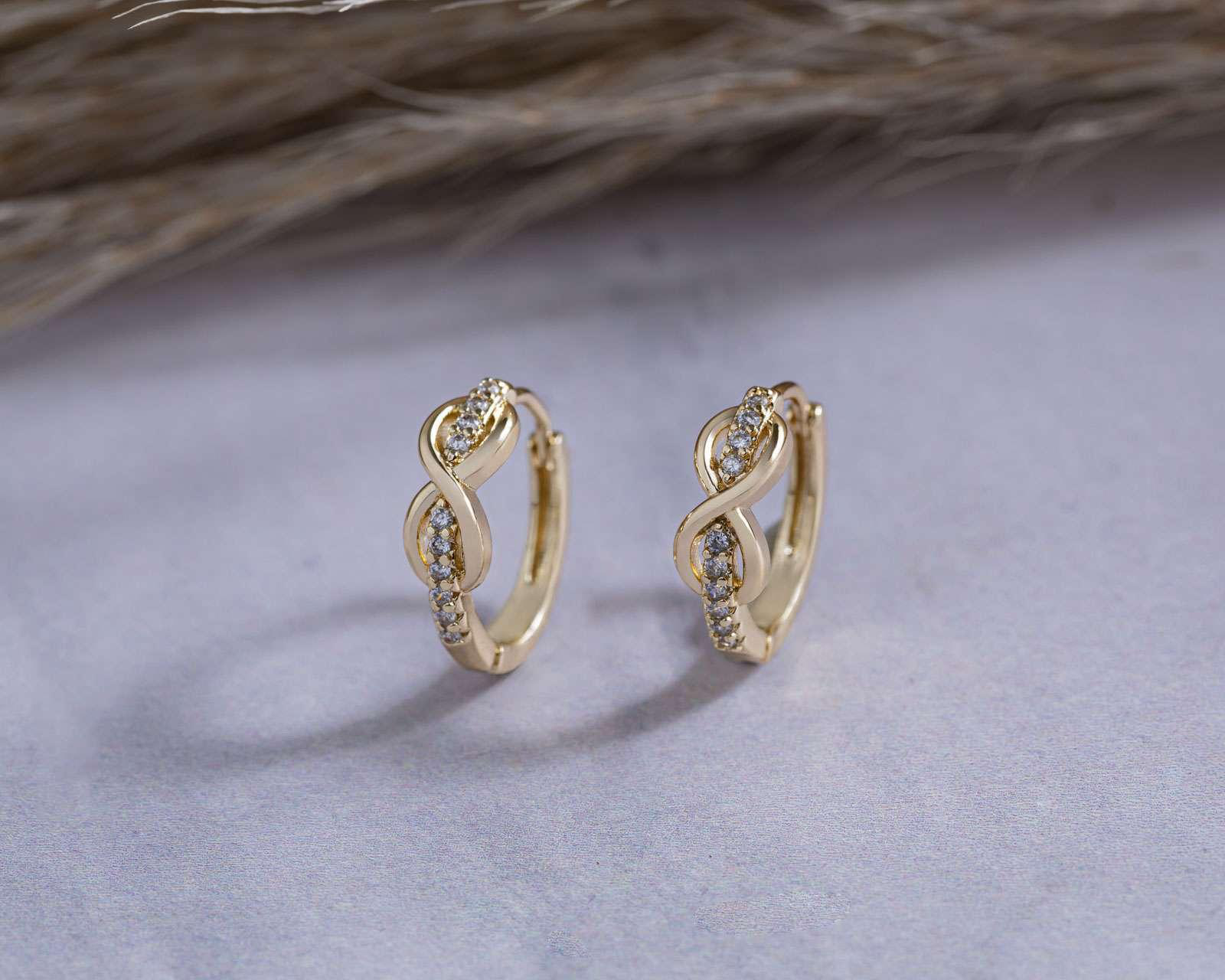 Foto 5 pulgar | Aretes de Chapa de Oro 18K Plafer