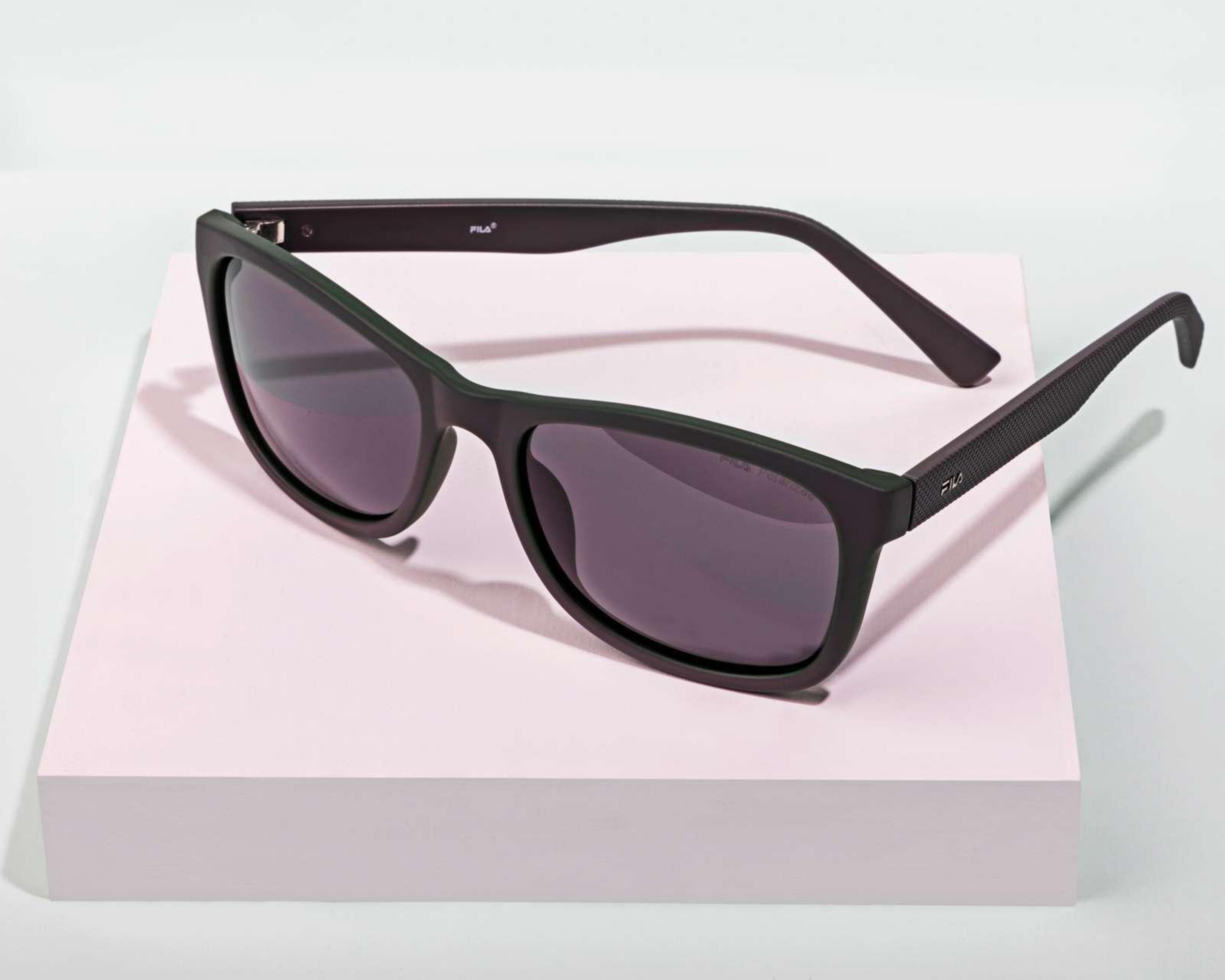 Foto 7 pulgar | Lentes de Sol FILA Wayfarer Negros