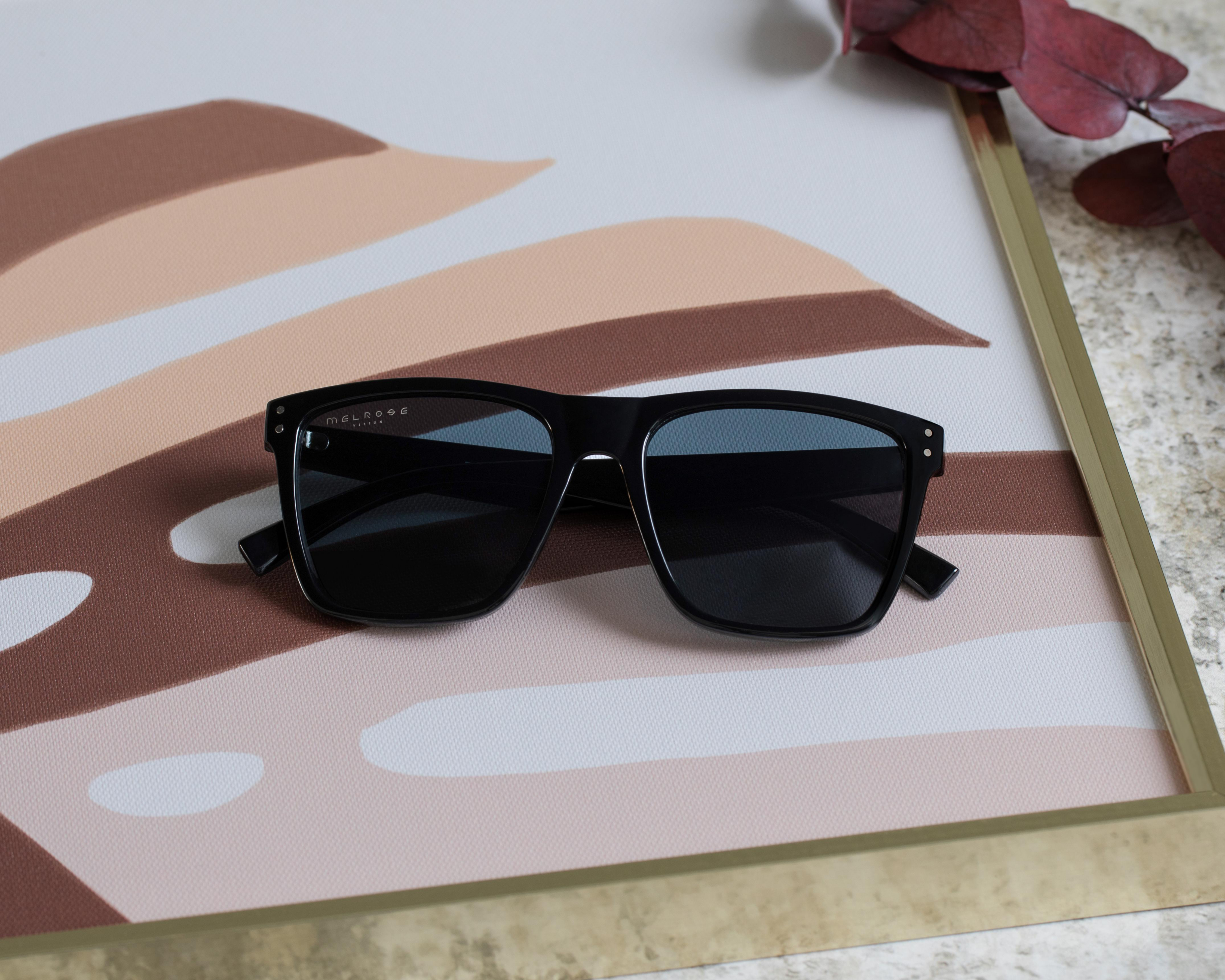 Foto 9 pulgar | Lentes de Sol Melrose Wayfarer Negro