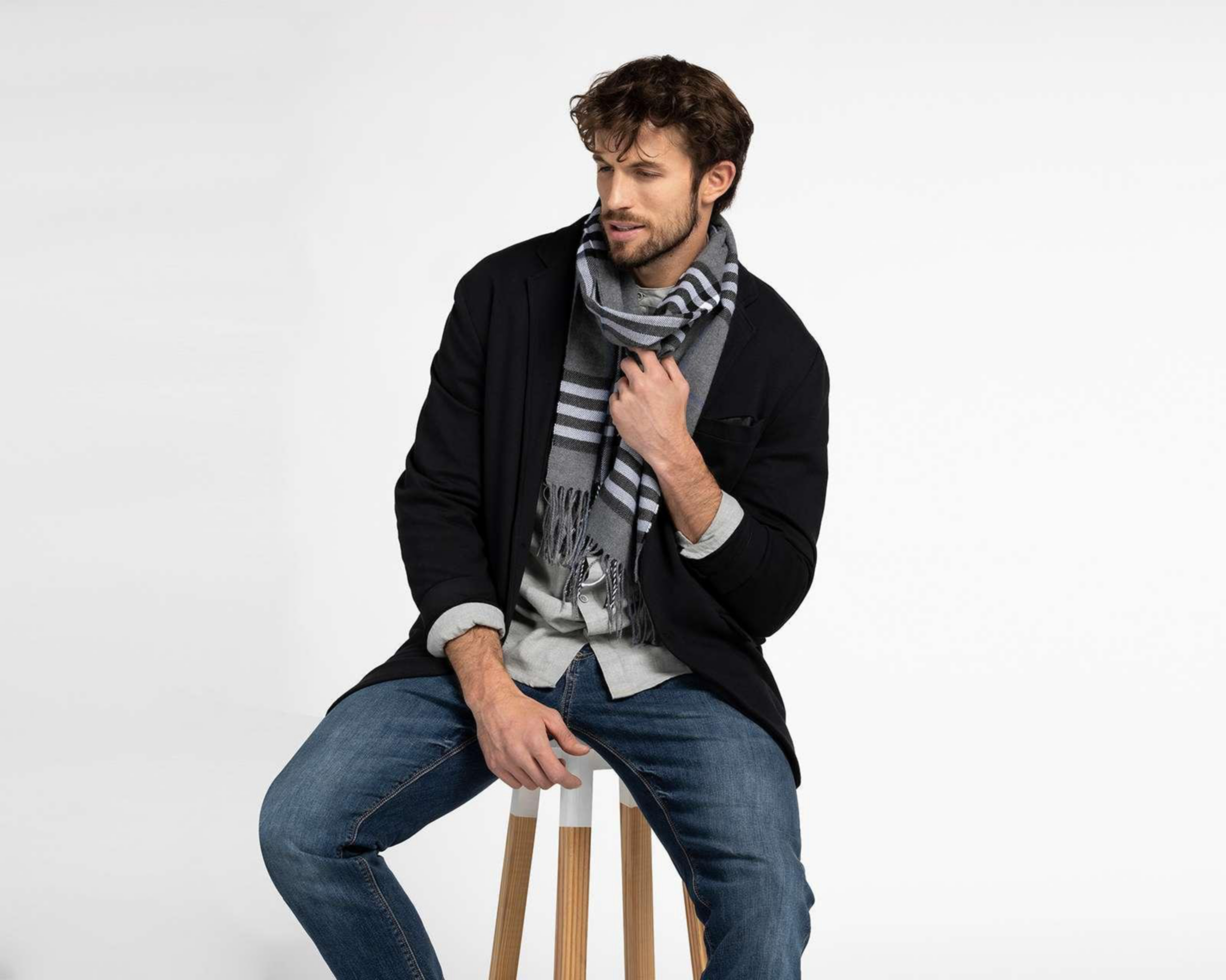 Foto 2 pulgar | Bufanda Gris marca Refill para Hombre