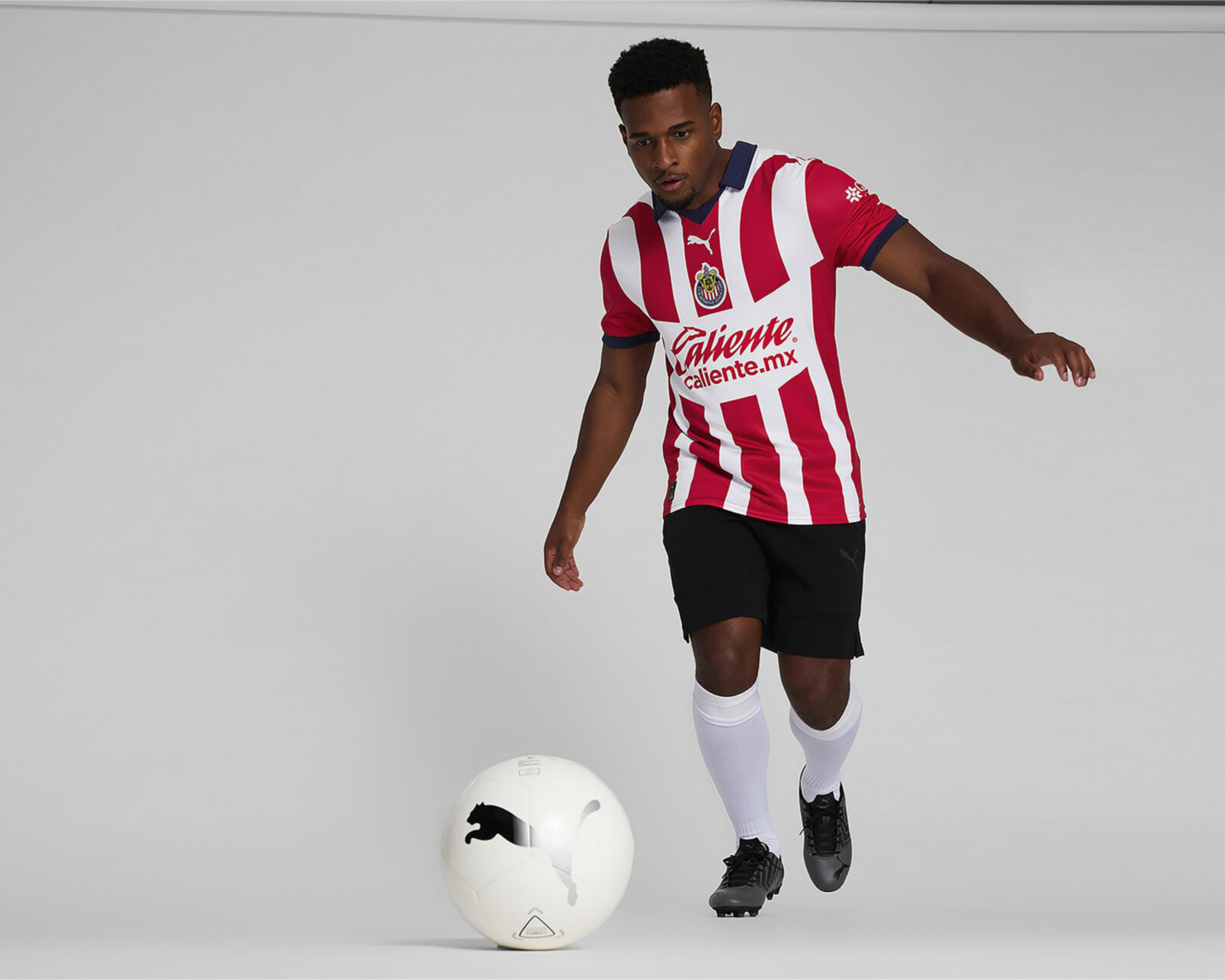 Foto 9 pulgar | Jersey Puma Chivas Local 2023-2024 Réplica