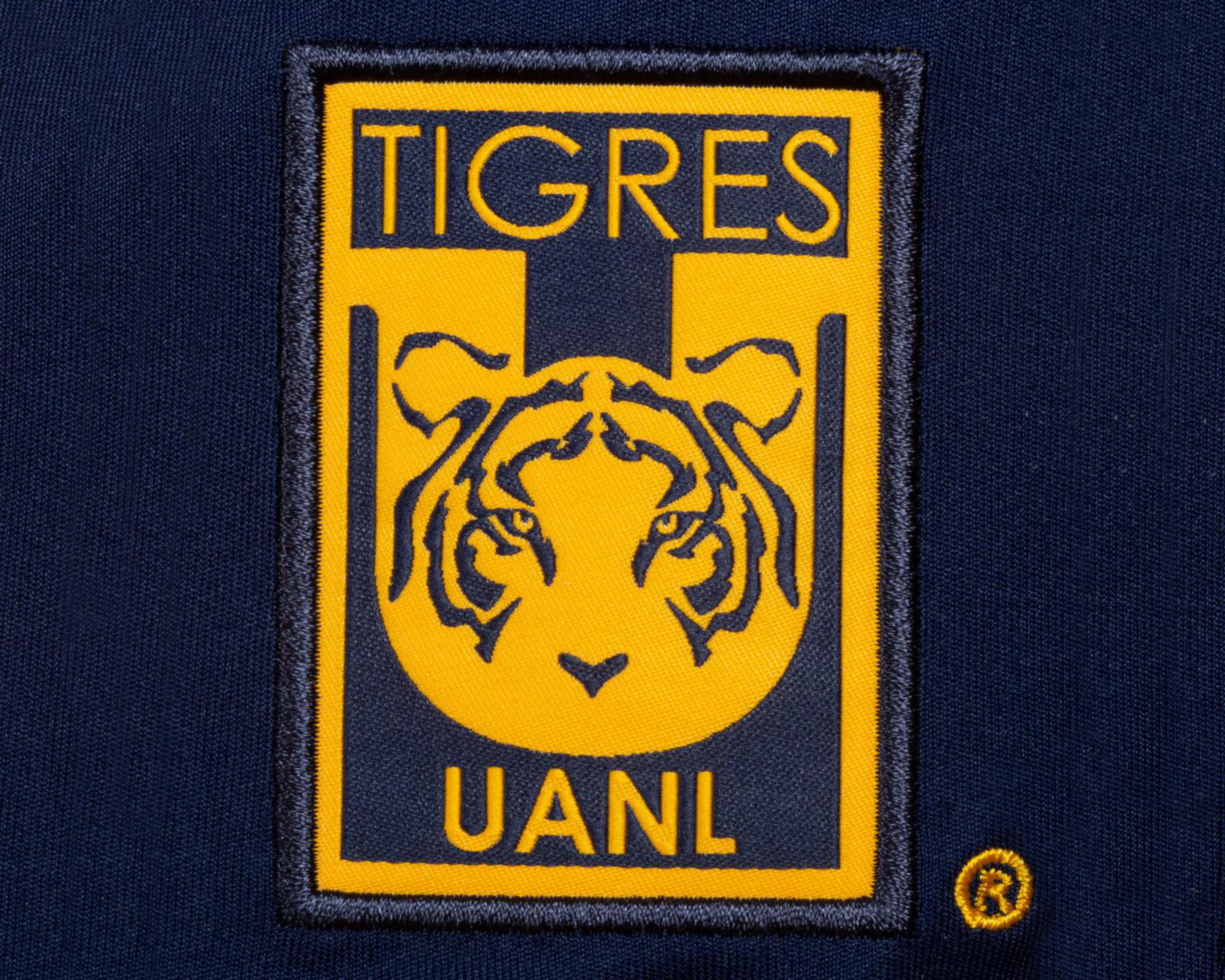 Foto 4 pulgar | Short Adidas Tigres UANL Visitante 2023-2024