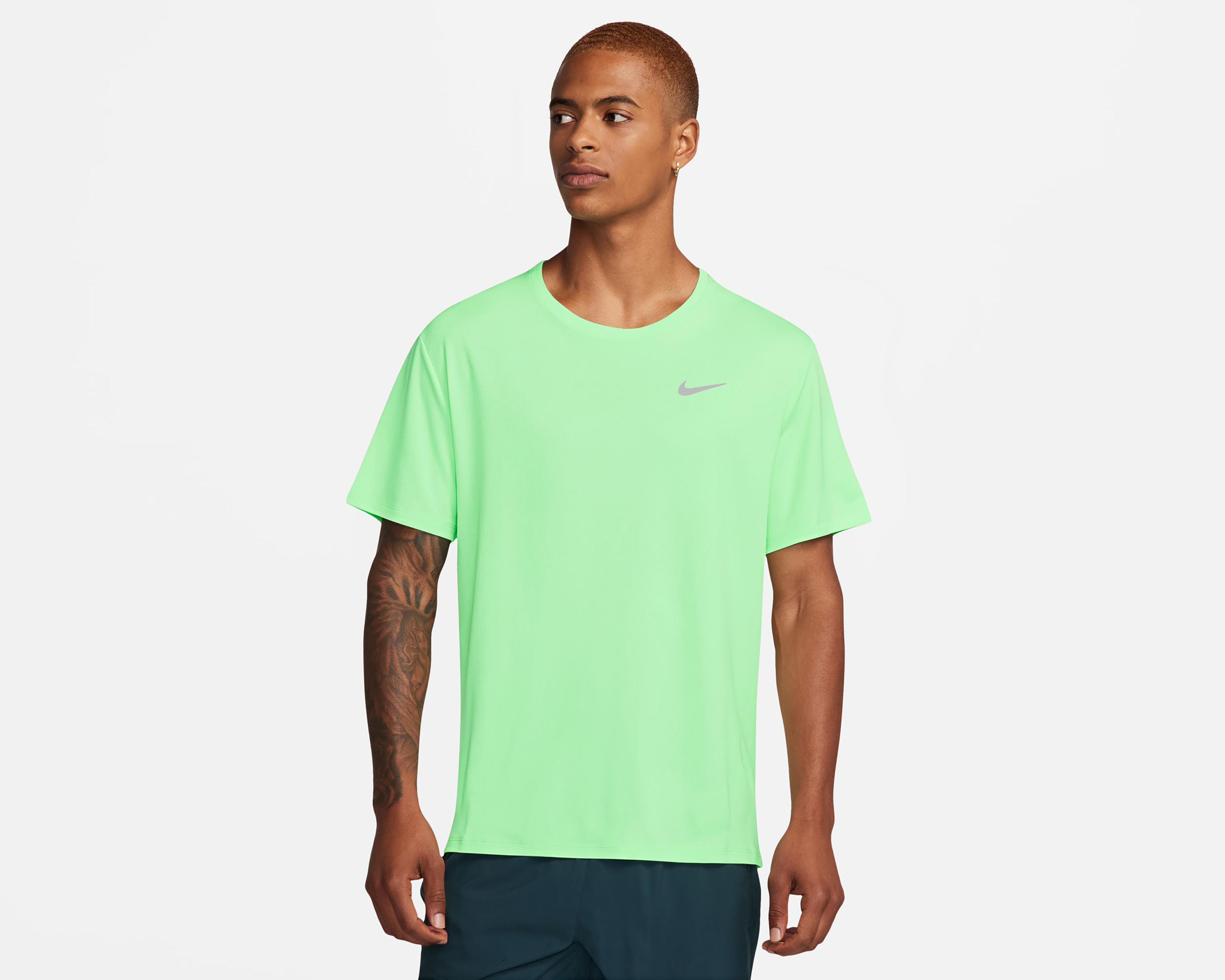 Playera Nike Dri FIT Miler para Correr Coppel