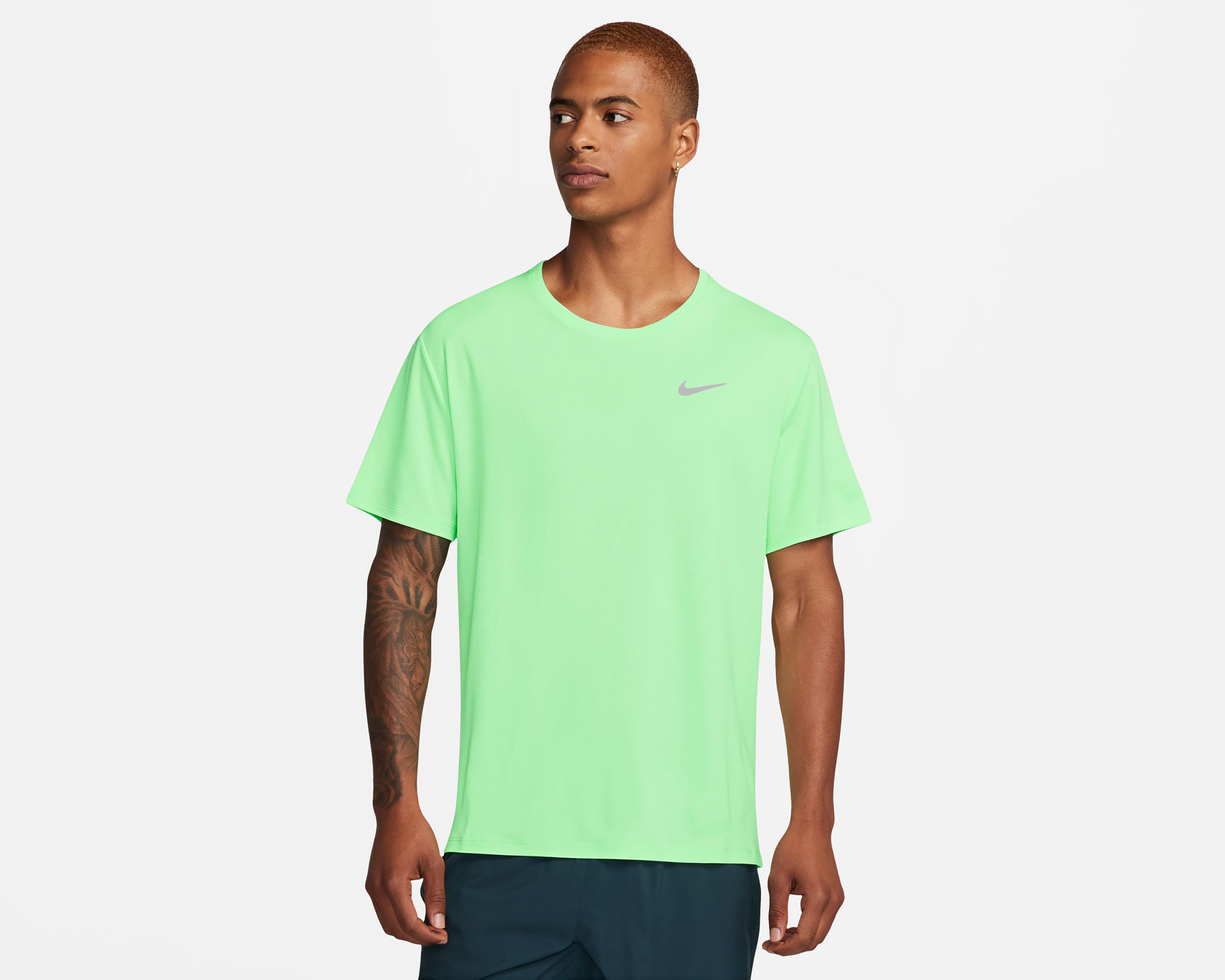 Foto 2 pulgar | Playera Nike Dri-FIT Miler para Correr