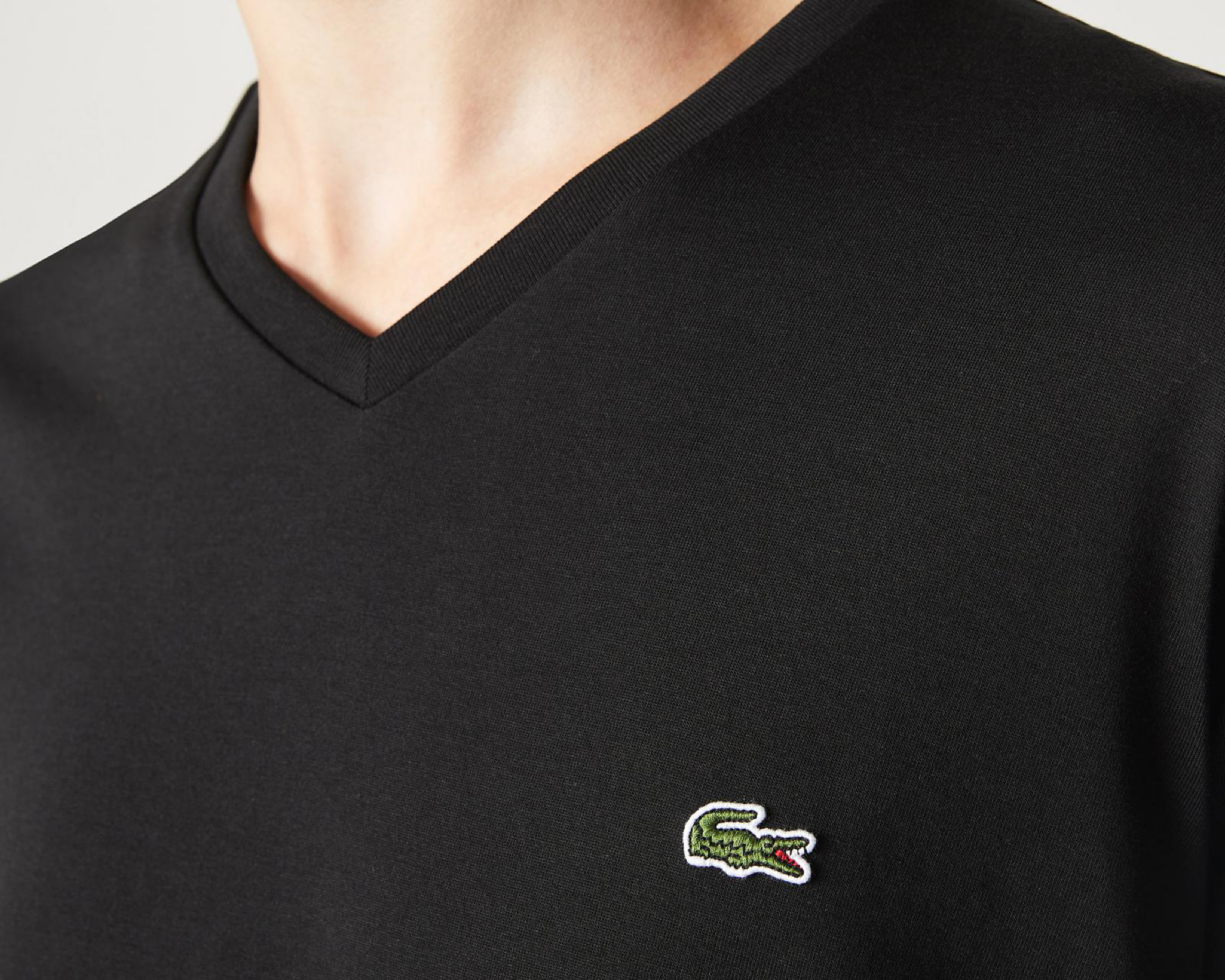 Foto 2 | Playera Lacoste Cuello V