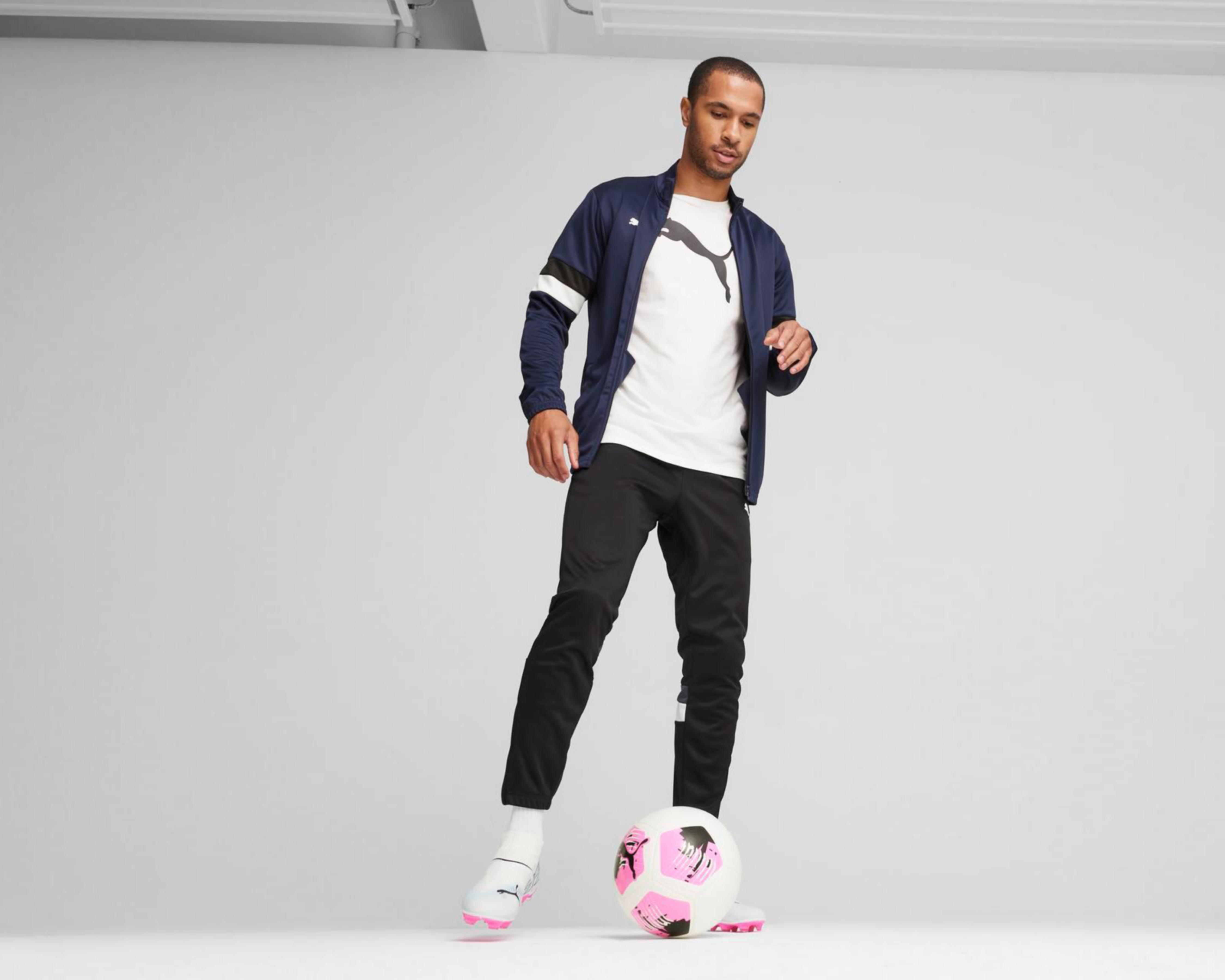 Foto 4 pulgar | Pants y Chamarra Puma para Hombre