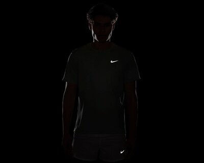Foto 4 | Playera Nike Dri-FIT Miller para Correr