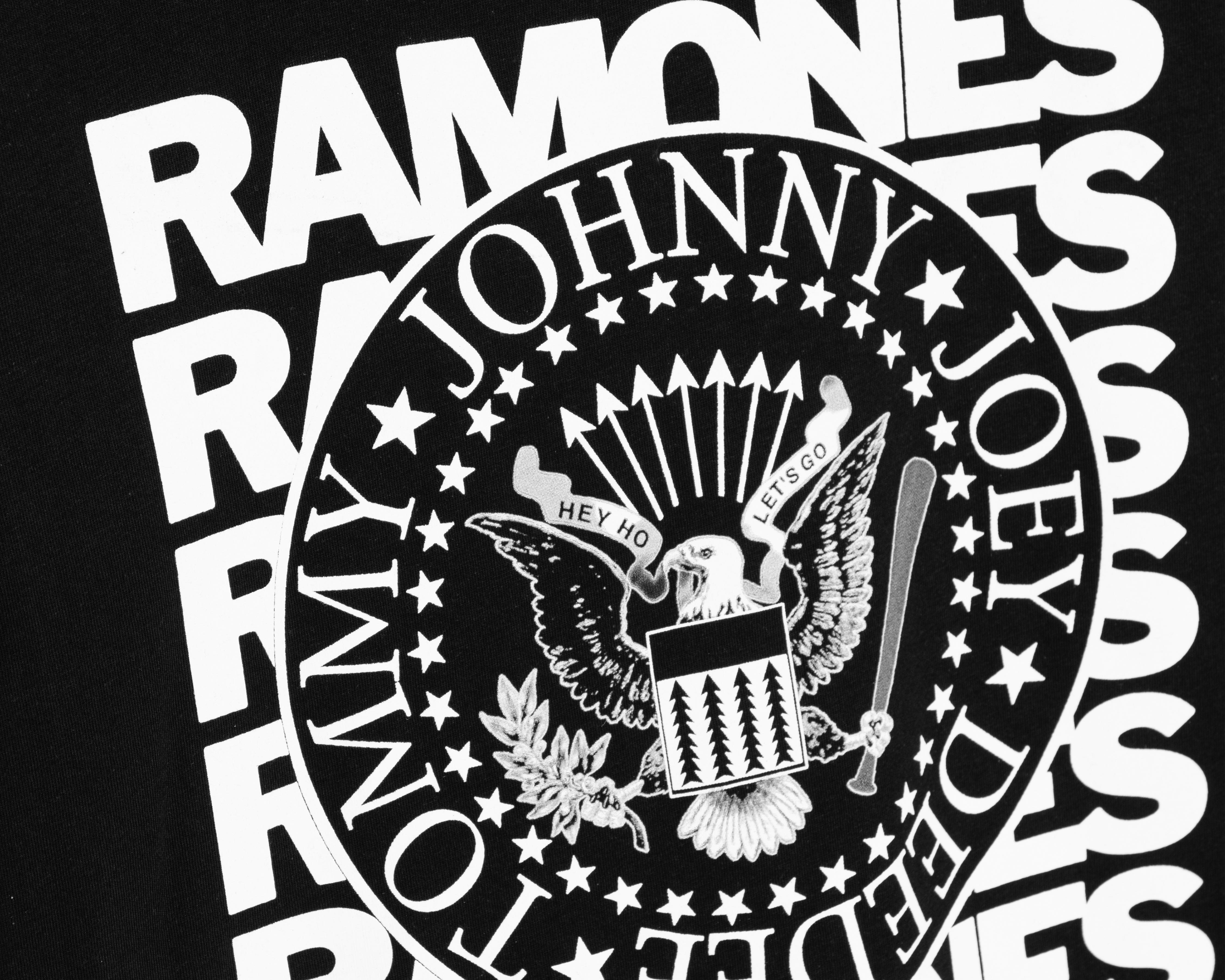 Foto 4 pulgar | Playera de Cuello Redondo Negra Ramones para Hombre
