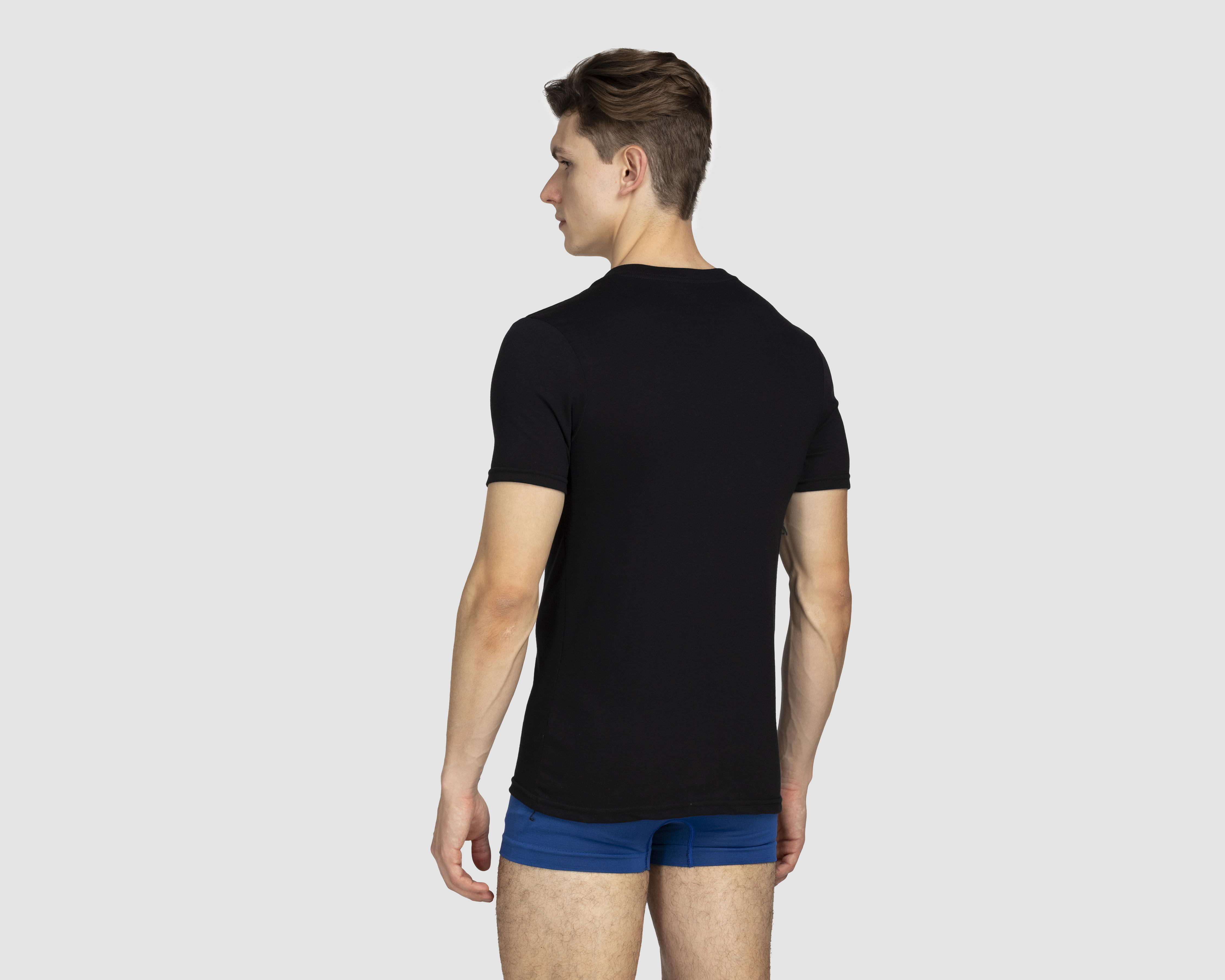 Foto 3 | Playera Interior Cuello V Umbro 3 Piezas