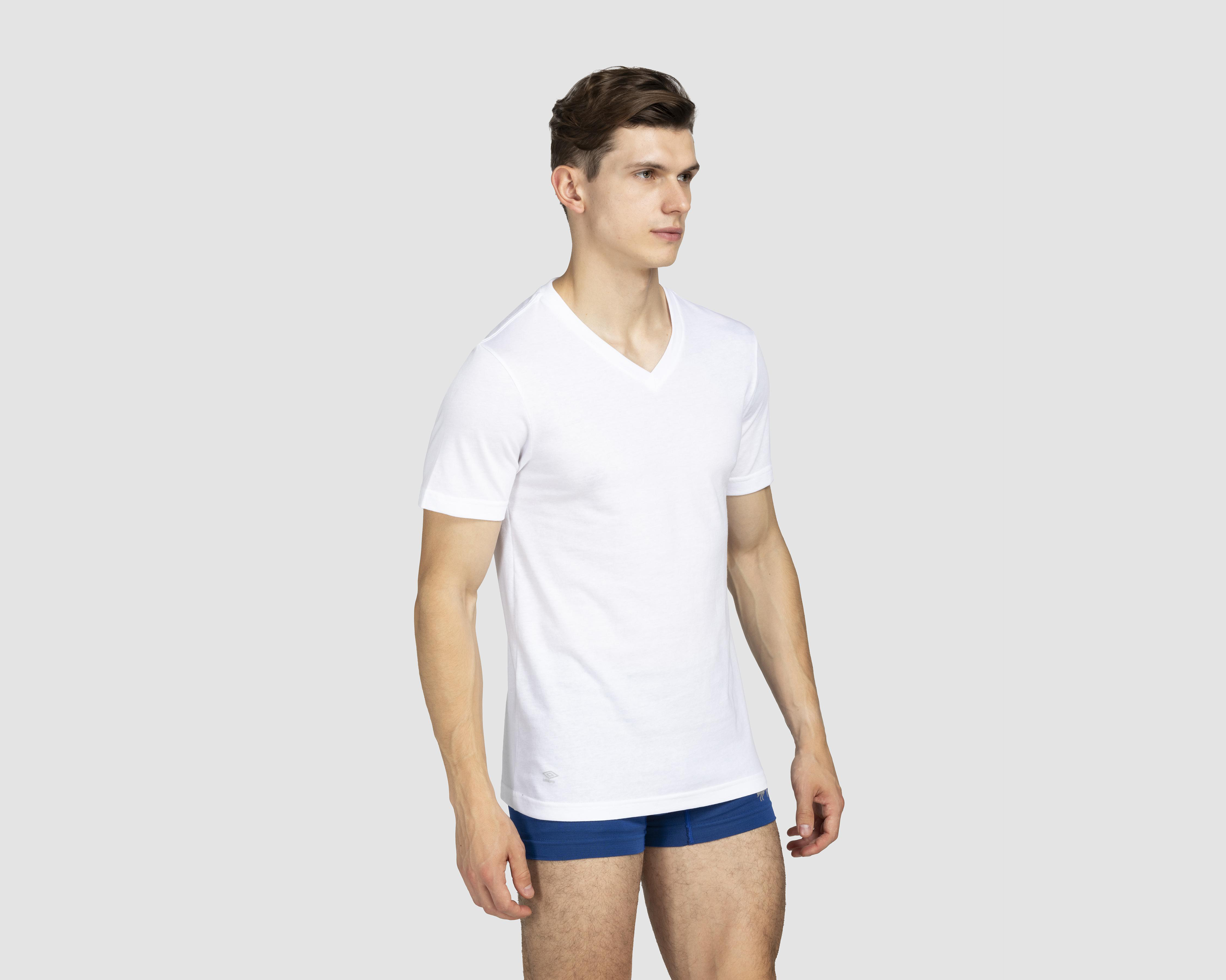 Foto 2 | Playera Interior Cuello V Umbro 3 Piezas