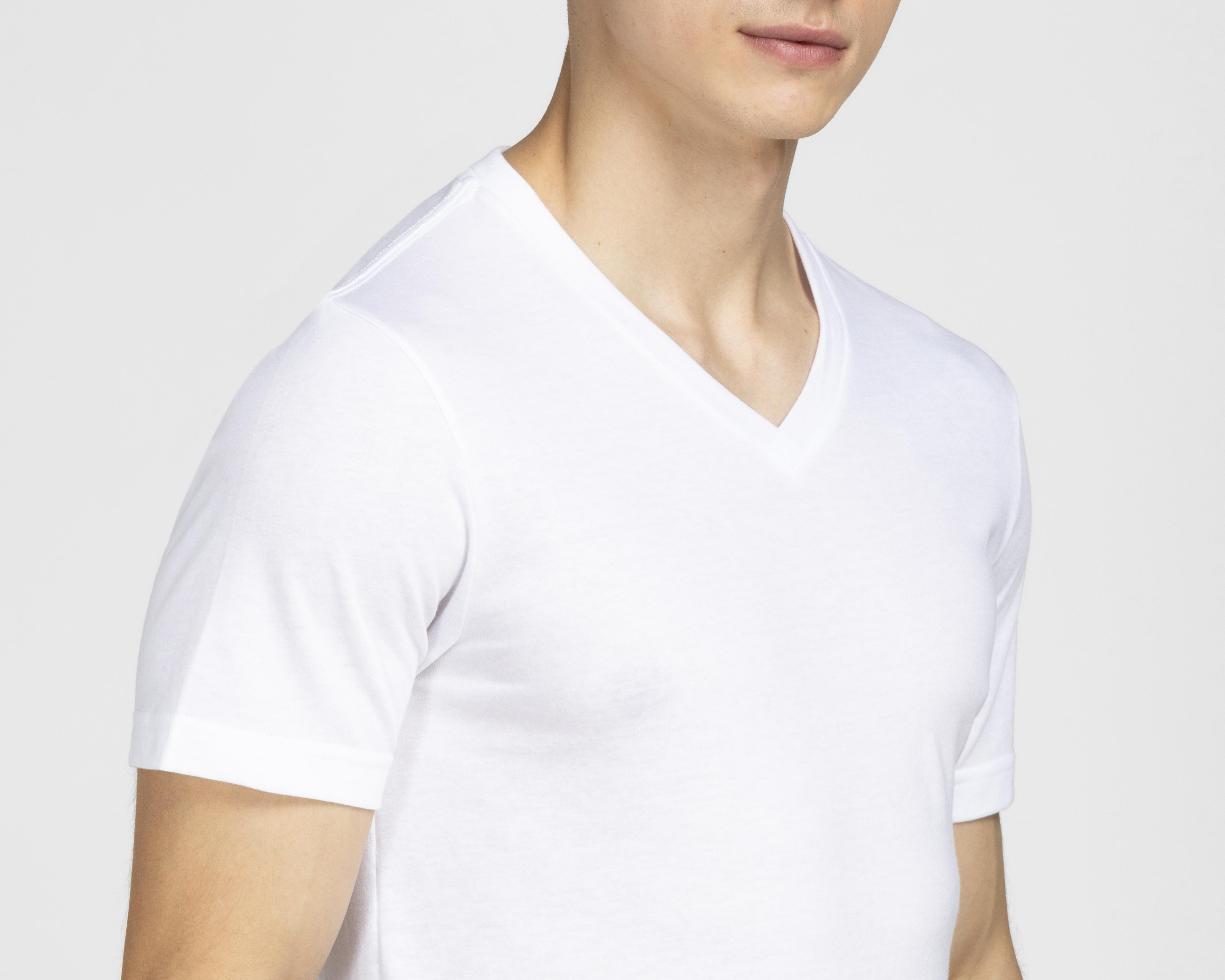 Foto 4 | Playera Interior Cuello V Umbro 3 Piezas
