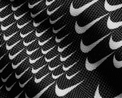 Foto 7 | Cangurera Nike Negra