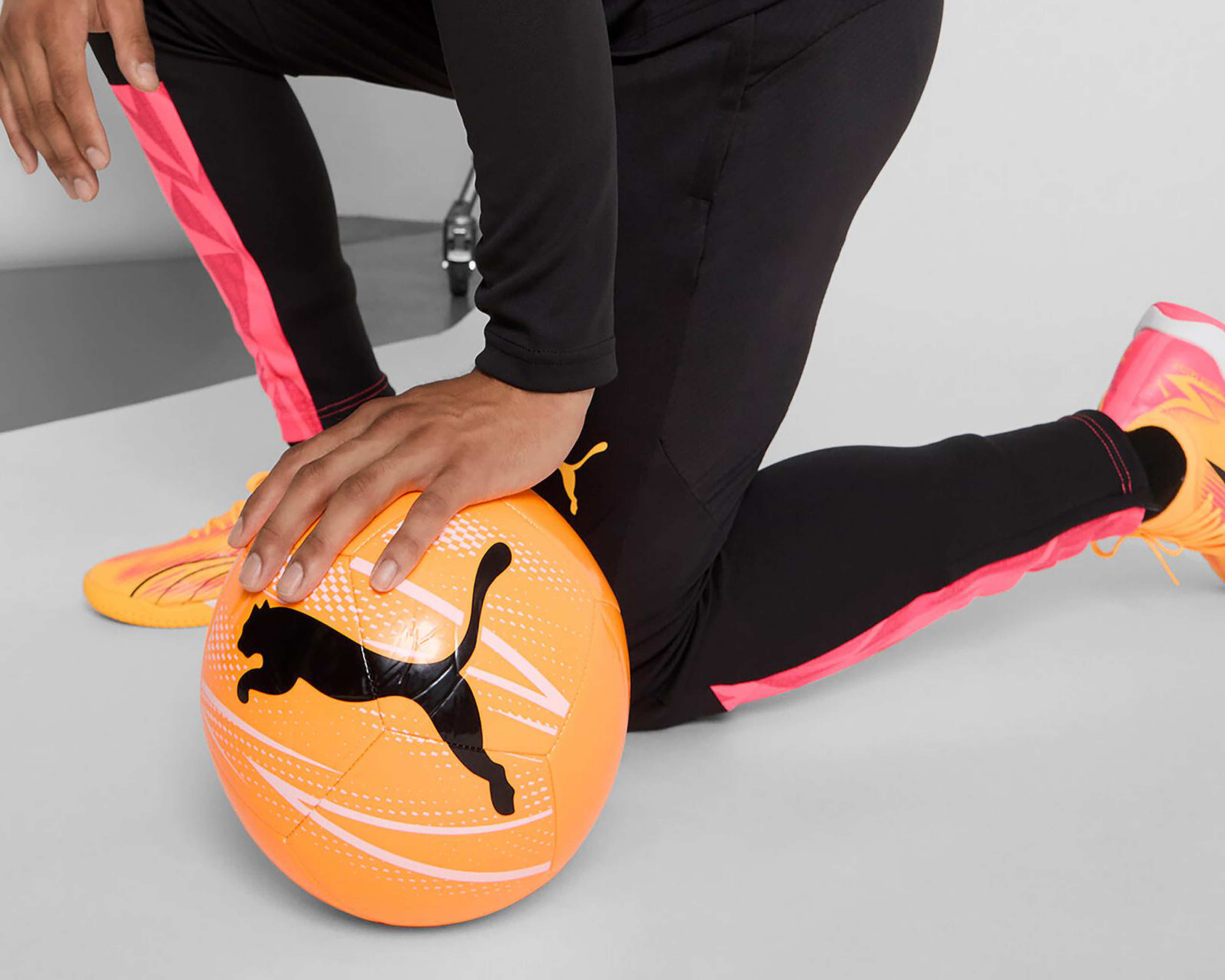Foto 4 pulgar | Balón de Futbol Puma Attacanto Tamaño 5