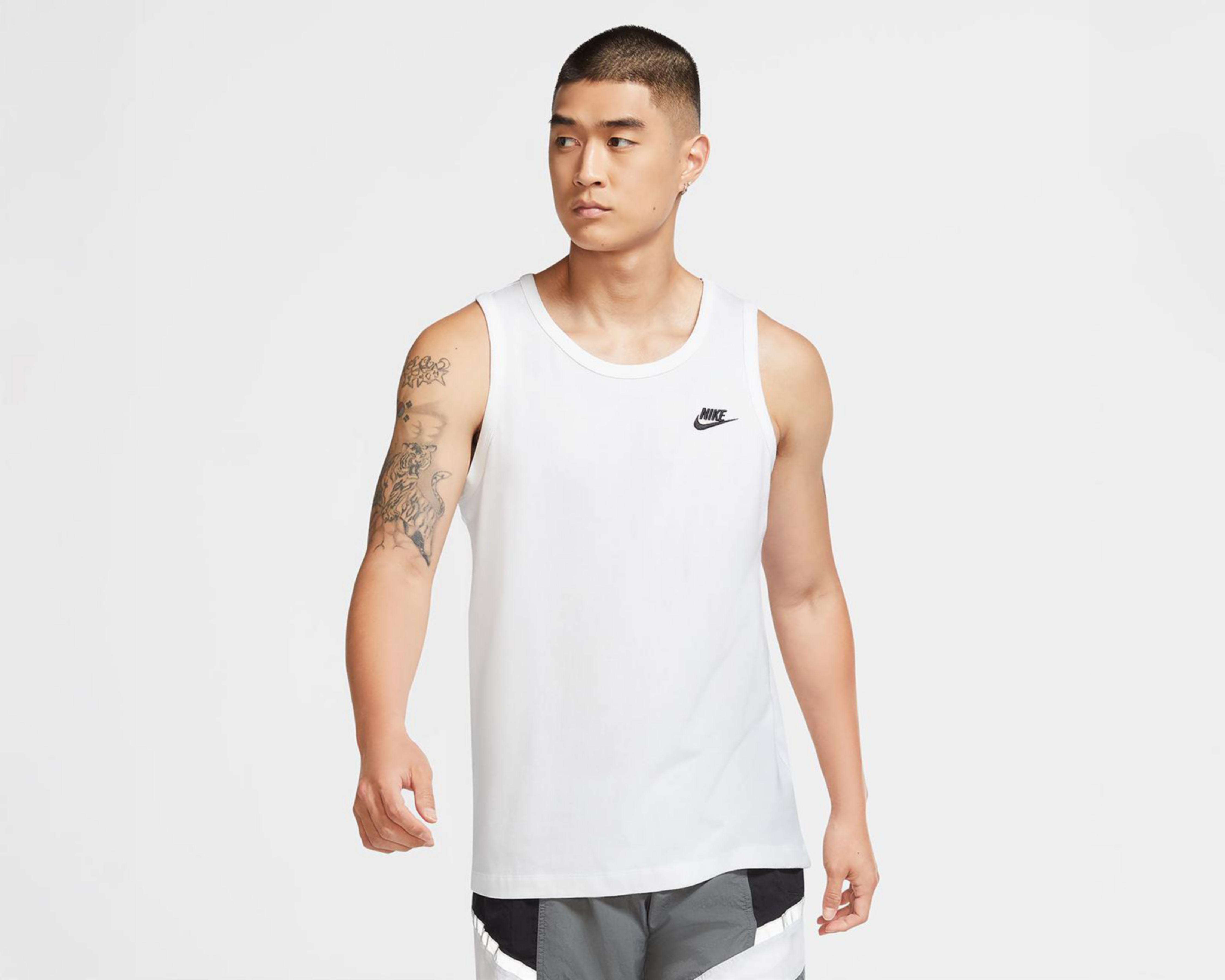 Foto 2 pulgar | Playera Deportiva Nike Sportswear Club para Hombre