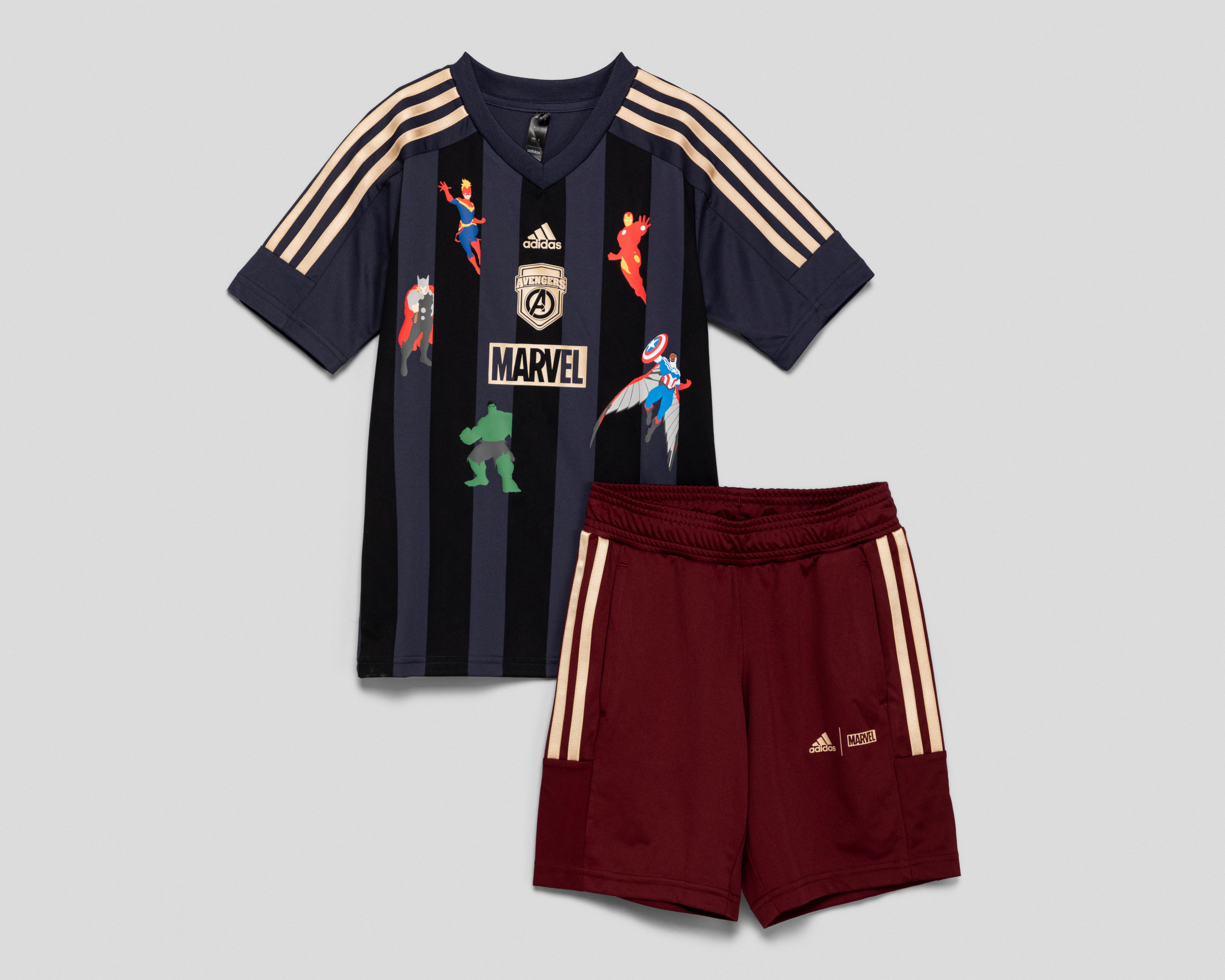 Foto 2 pulgar | Playera y Short Adidas Marvel Avengers Deportivo para Niño