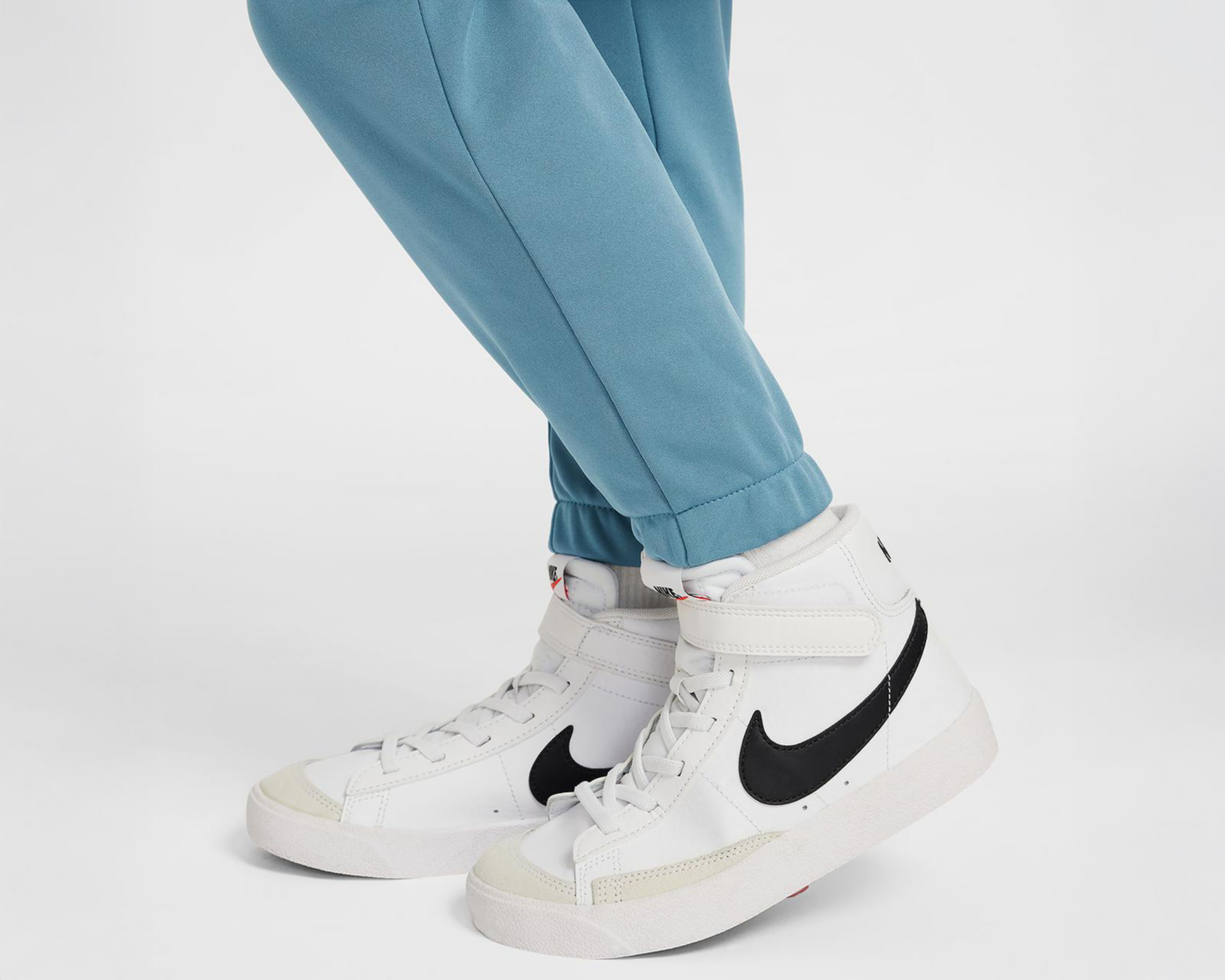 Foto 10 pulgar | Pants y Chamarra Nike Sportswear Essentials Juvenil