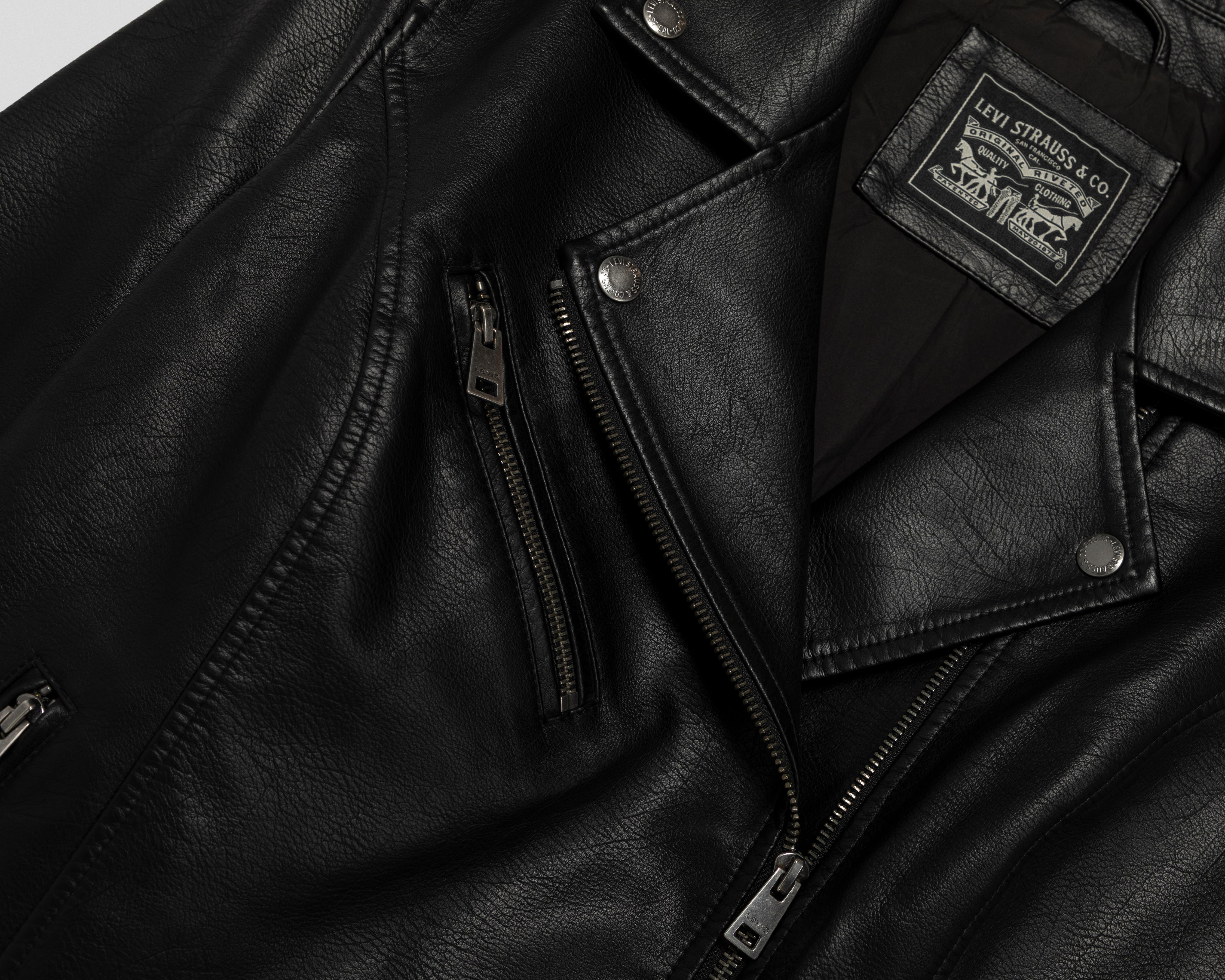 Foto 4 pulgar | Chamarra Negra Levi's para Mujer