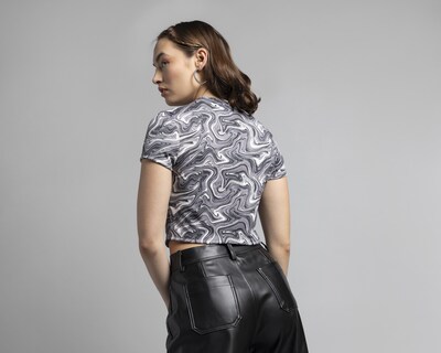 Foto 3 | Playera Thinner Manga Corta Estampada