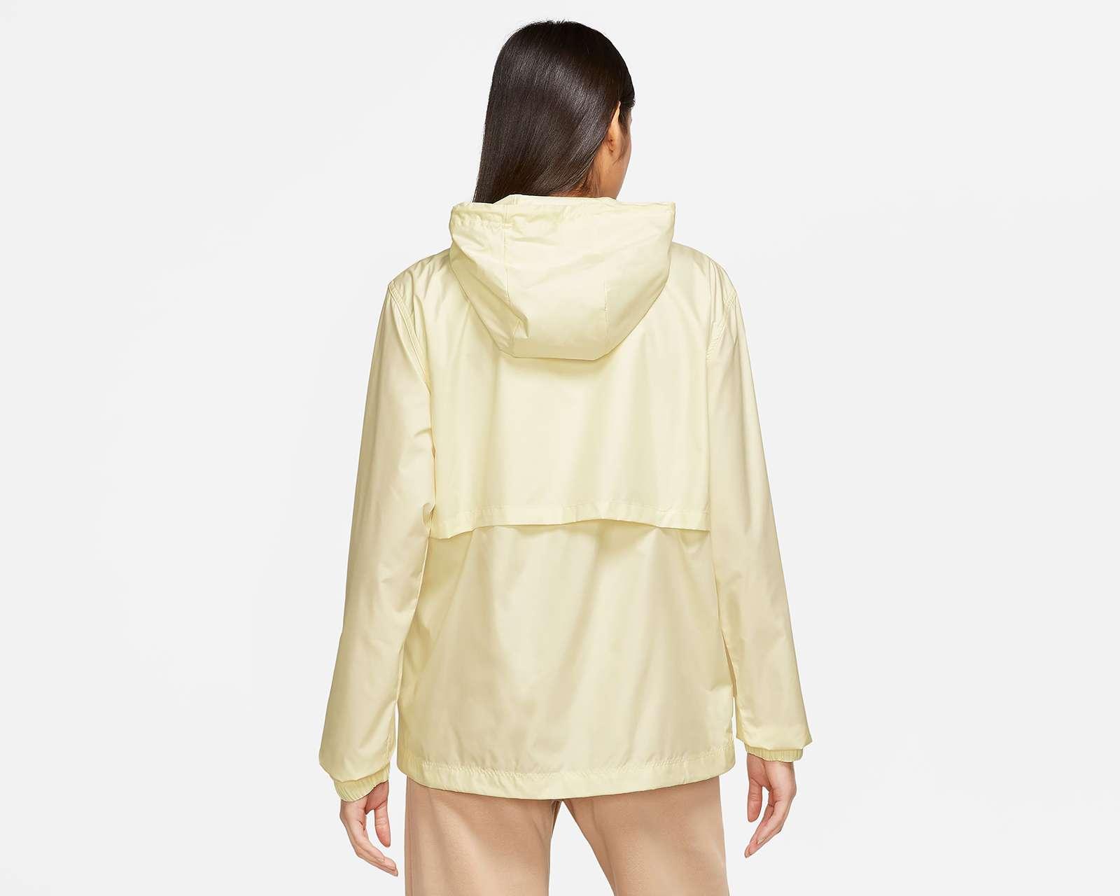Foto 3 pulgar | Chamarra de Entrenamiento Nike Impermeable para Mujer