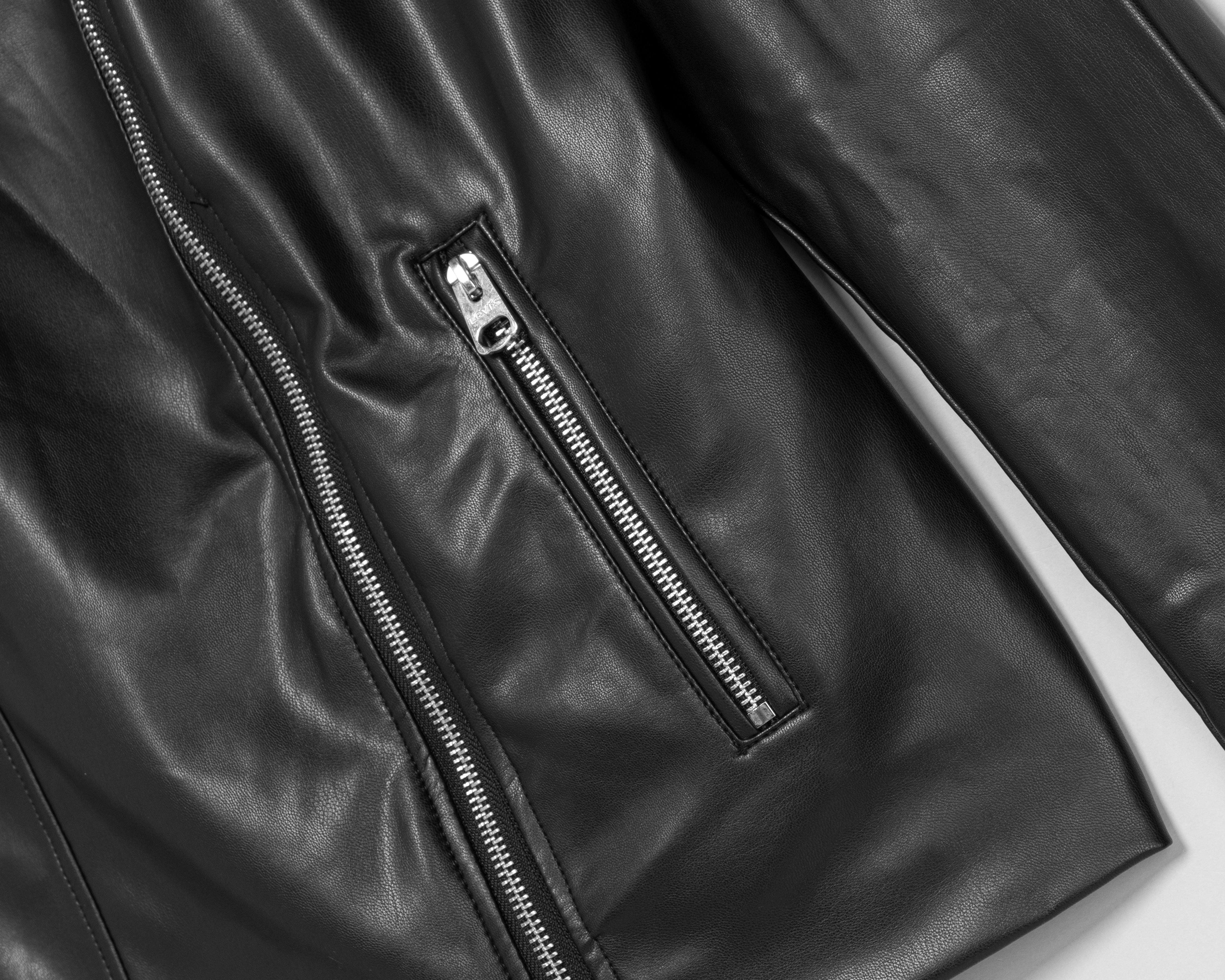 Foto 4 pulgar | Chamarra Negra Levi's para Mujer