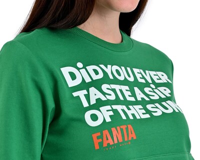 Foto 4 | Sudadera con Bolsa Coca-Cola para Mujer