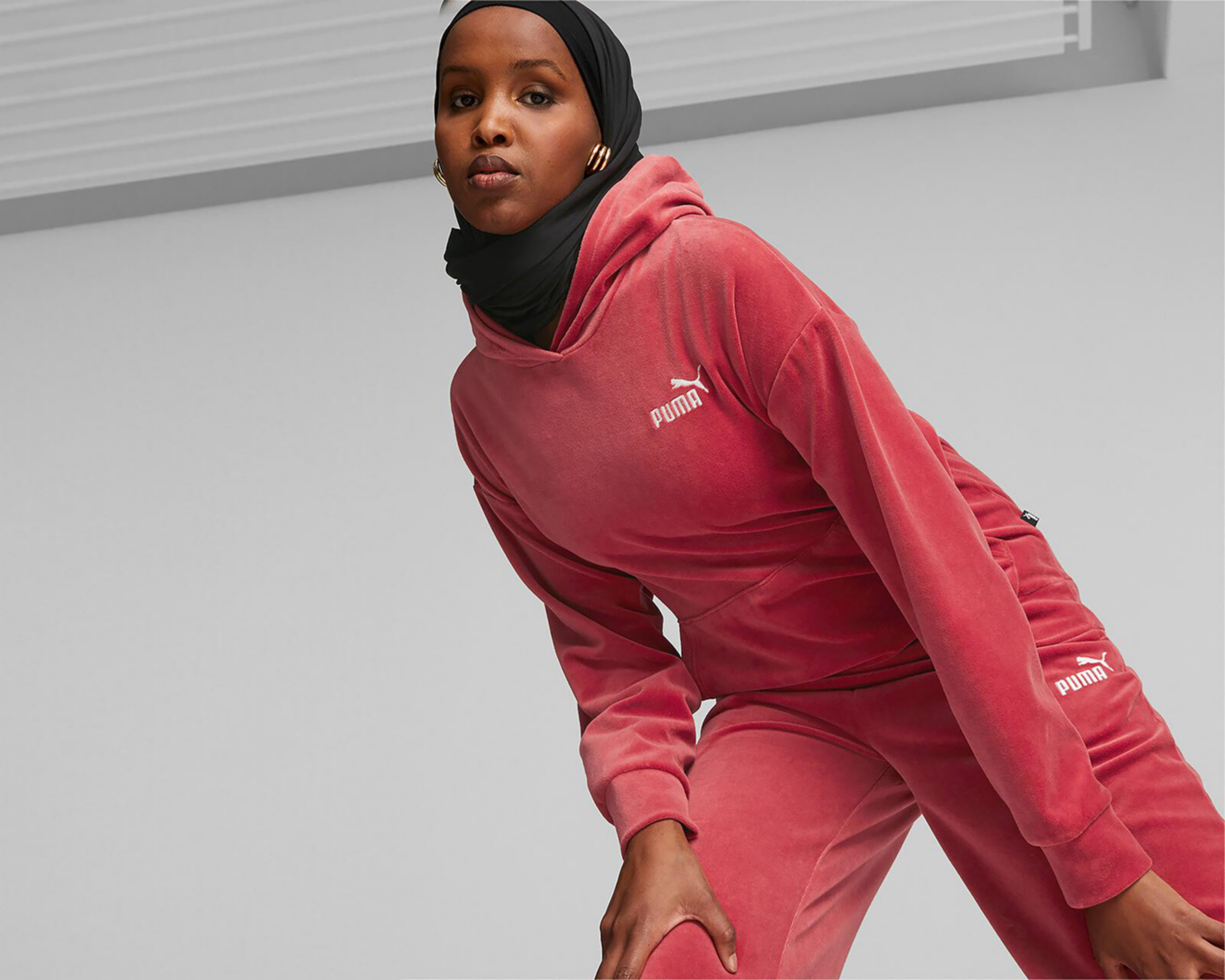 Foto 2 pulgar | Sudadera de Entrenamiento Puma con Capucha para Mujer