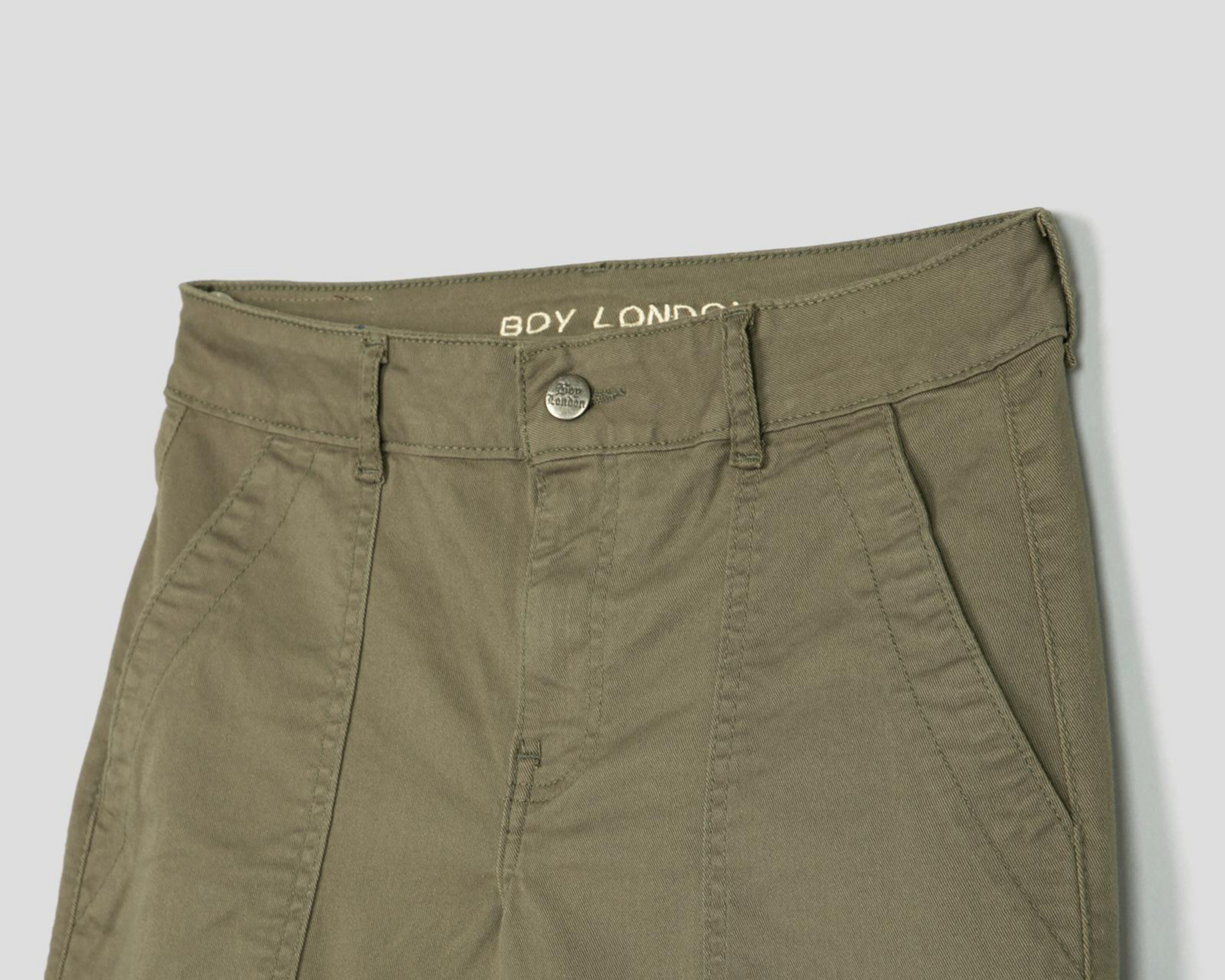 Foto 4 pulgar | Pantalón de Gabardina Boy London Verde para Mujer