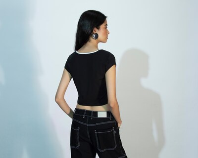Foto 3 | Playera Strona Negra para Mujer
