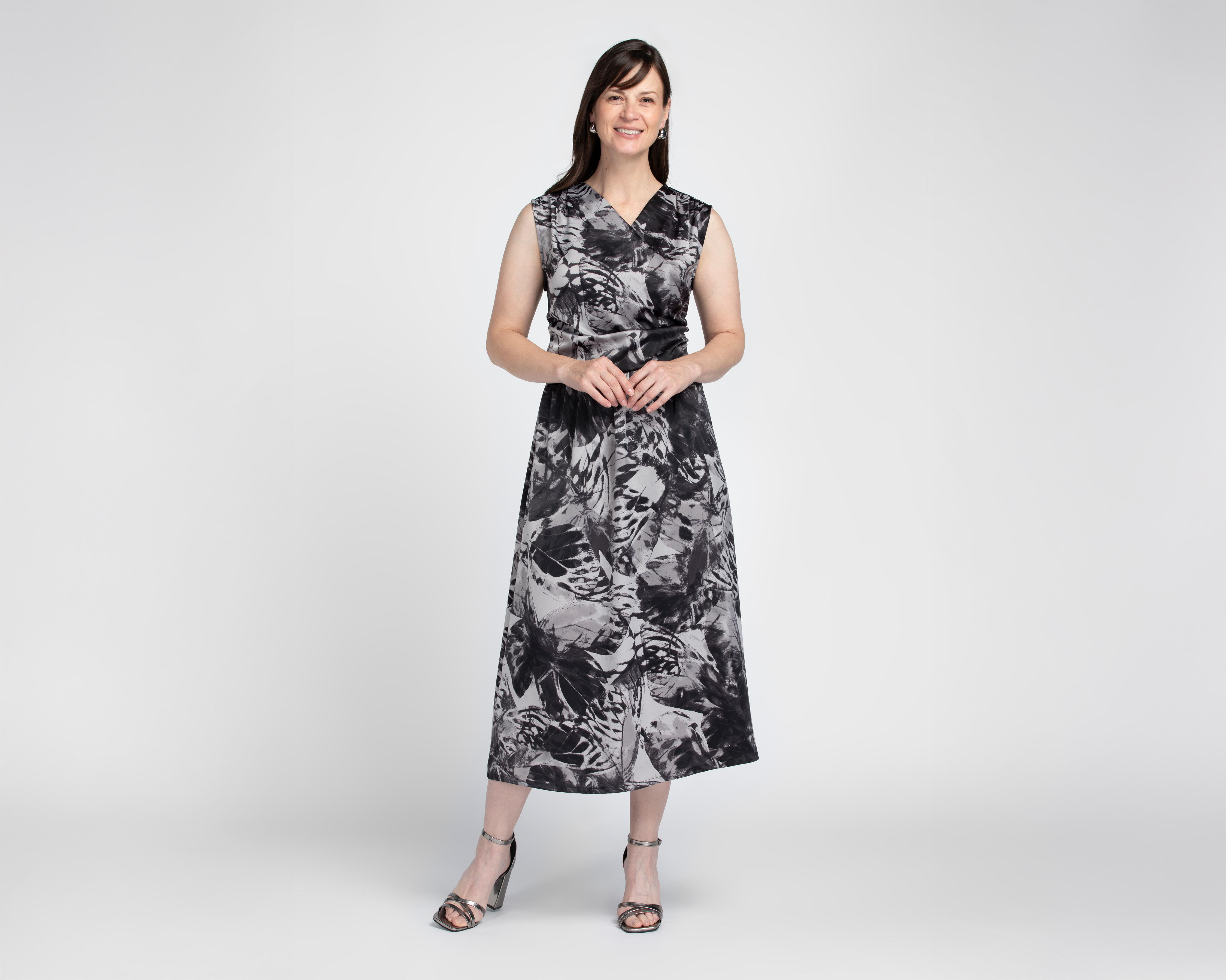 Foto 2 pulgar | Vestido Formal Sahara Midi Negro con Estampado
