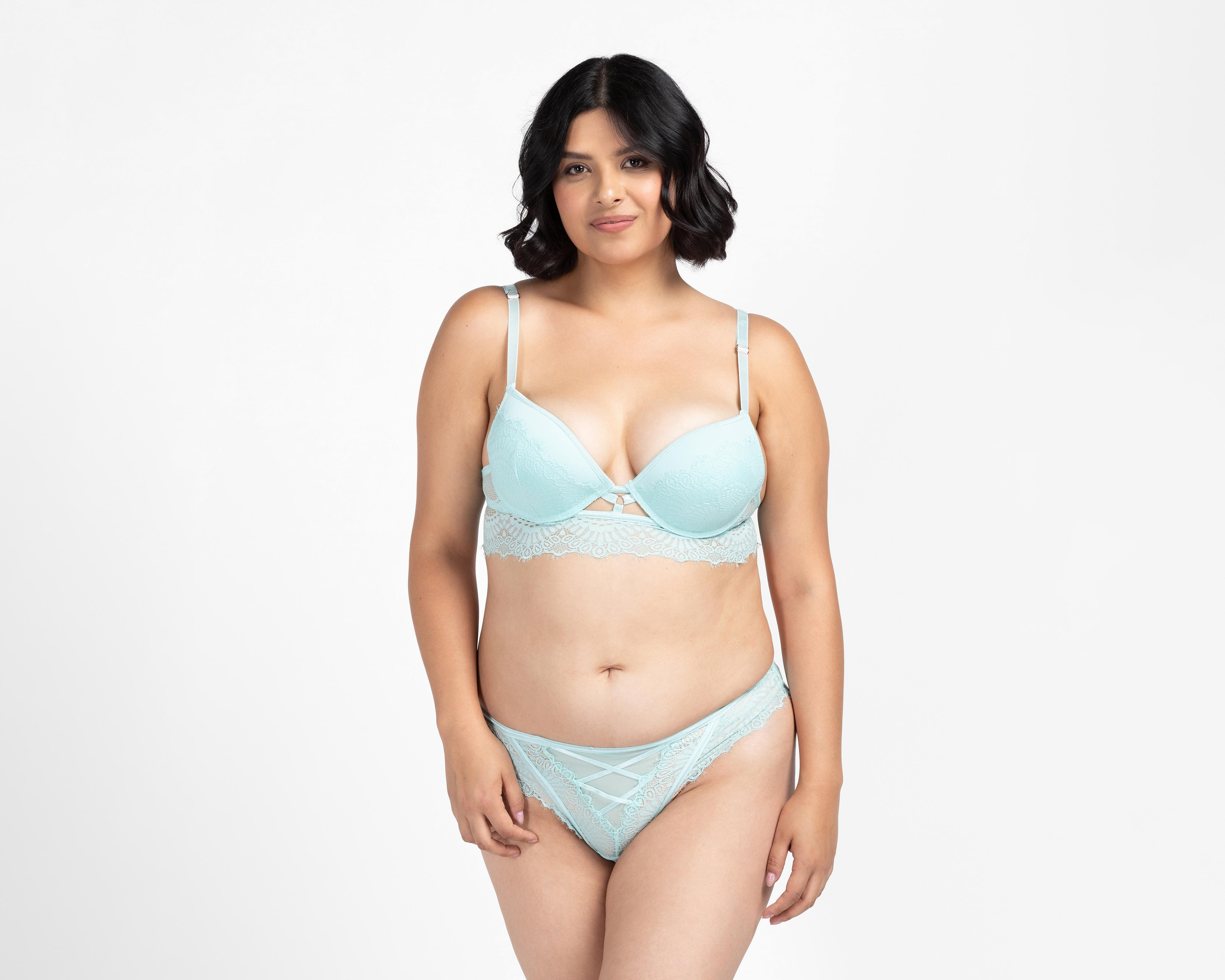 Coordinado de Encaje Copa Completa con Bikini Carnival $224