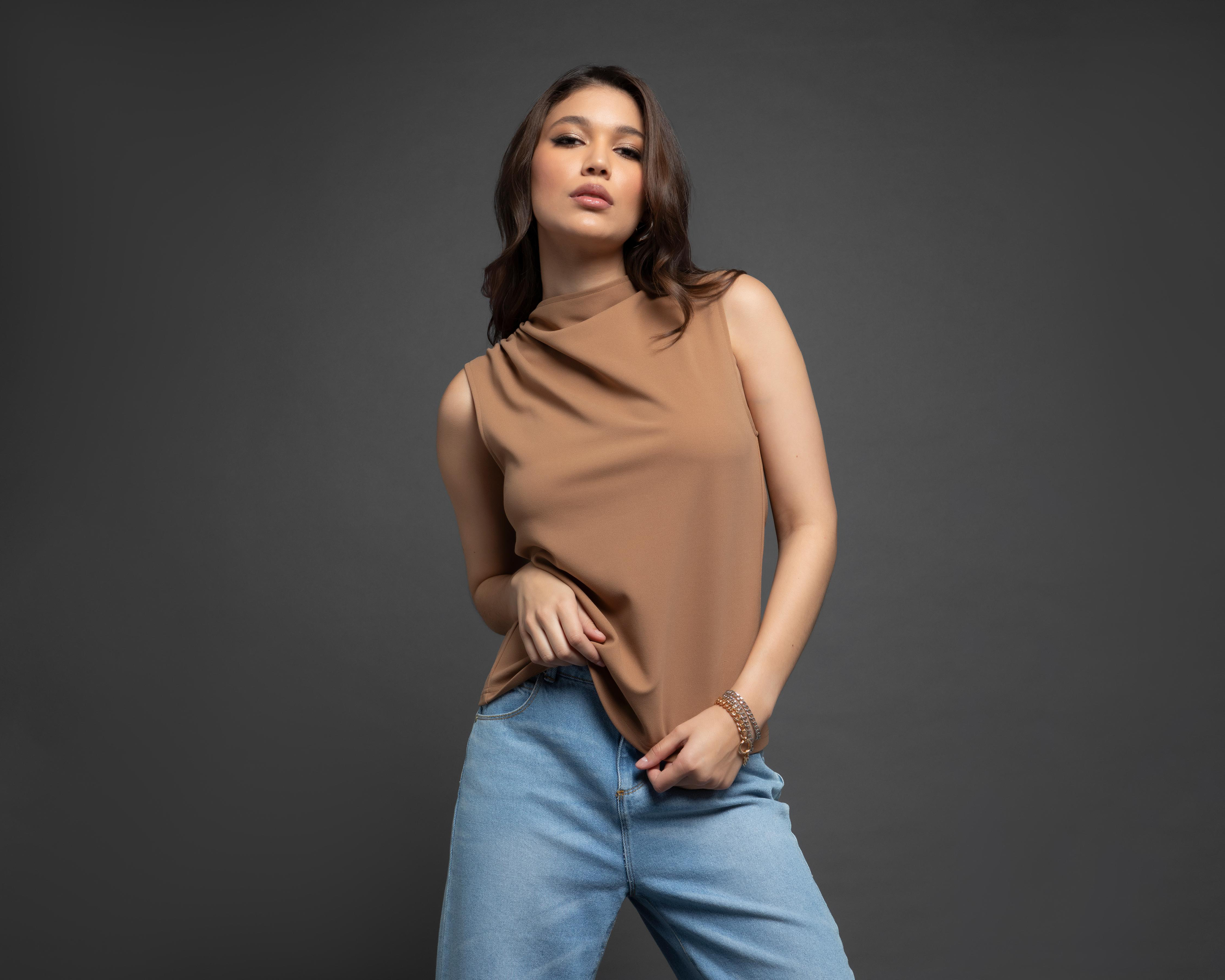 Foto 3 pulgar | Blusa Jennifer Lopez Beige sin Mangas