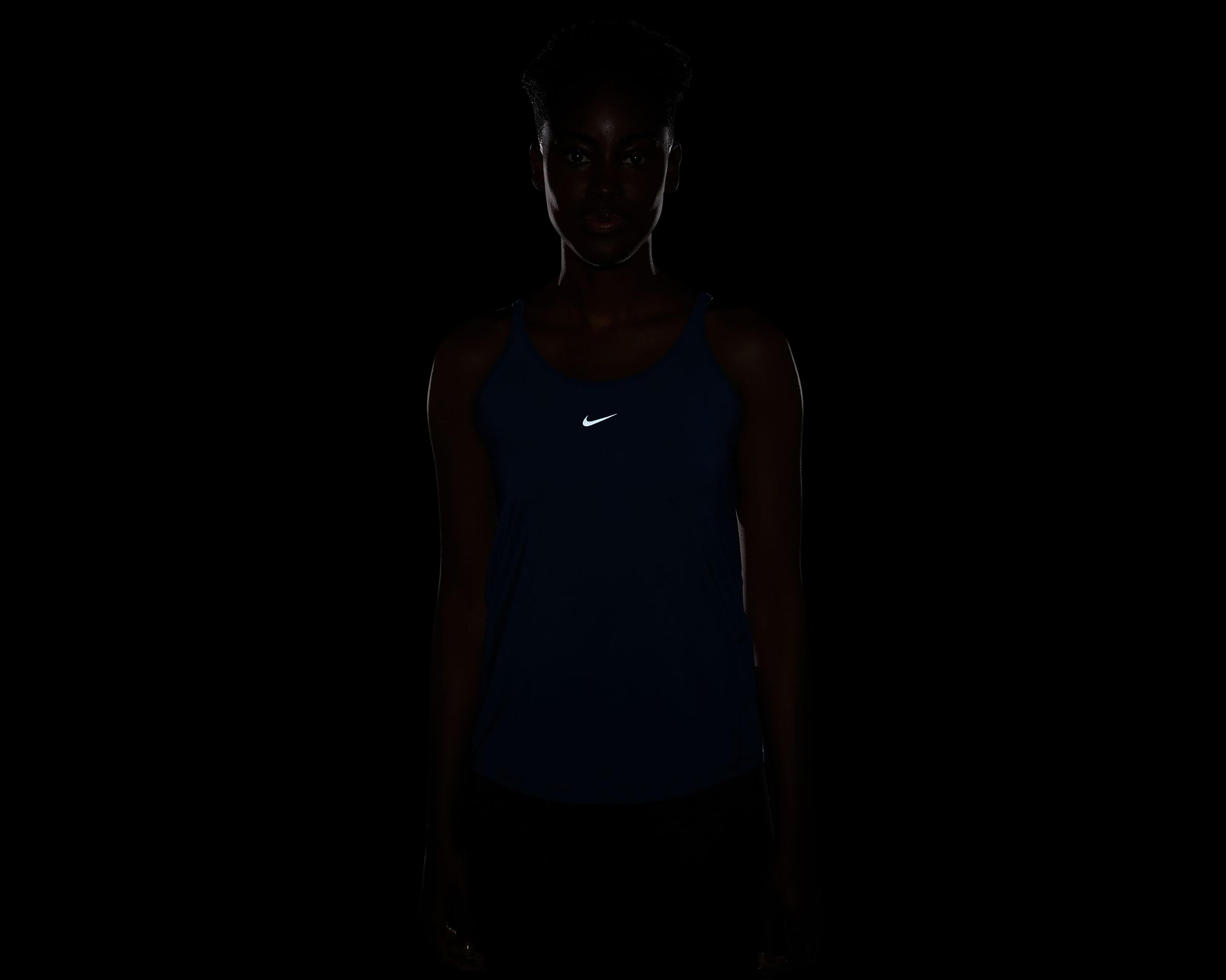 Foto 4 | Top de Entrenamiento Nike Dri-FIT para Mujer