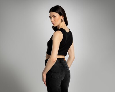 Foto 3 | Playera Thinner Negra Sin Manga
