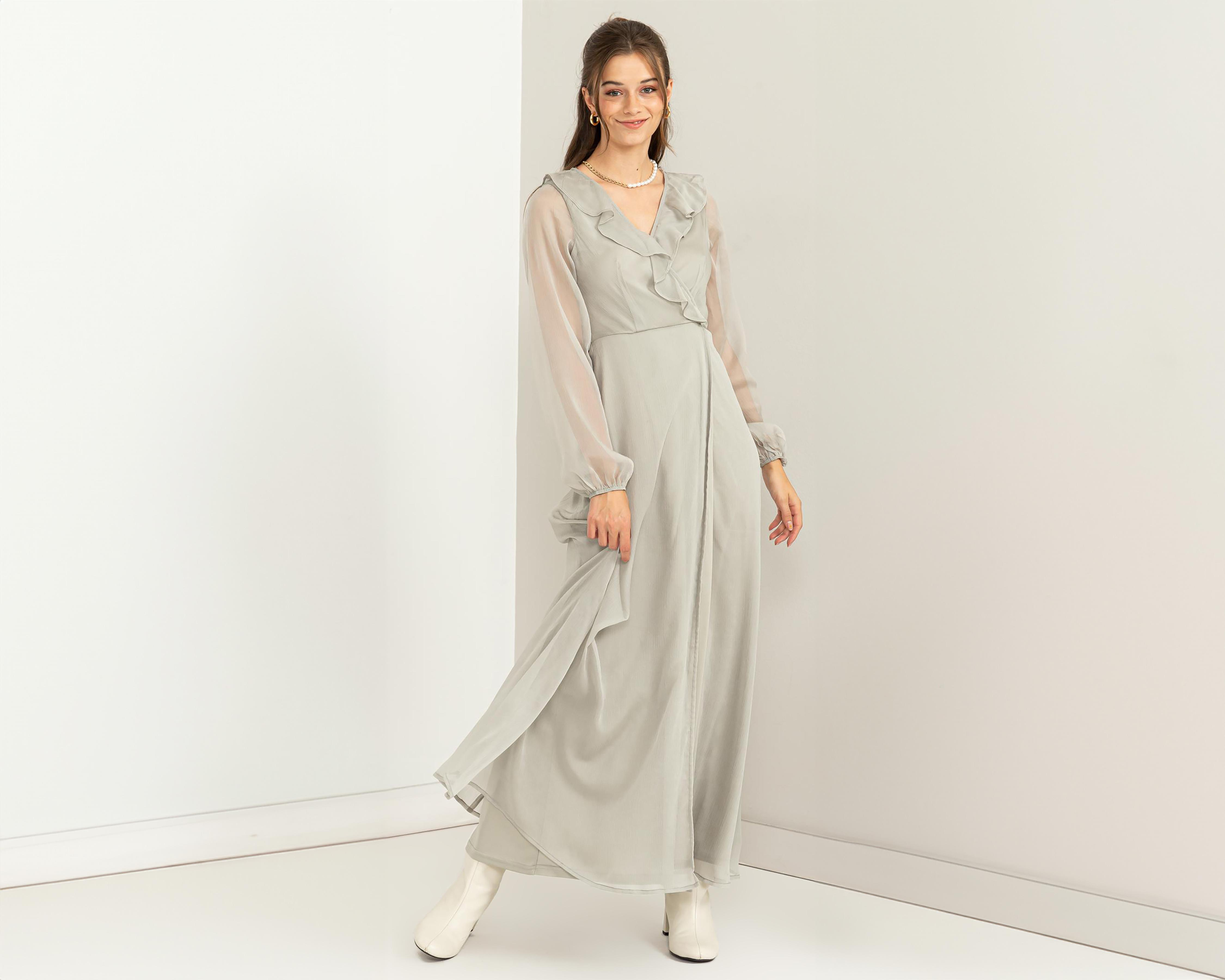 Vestido de Noche Sahara Gris Manga Larga Cuello V $349