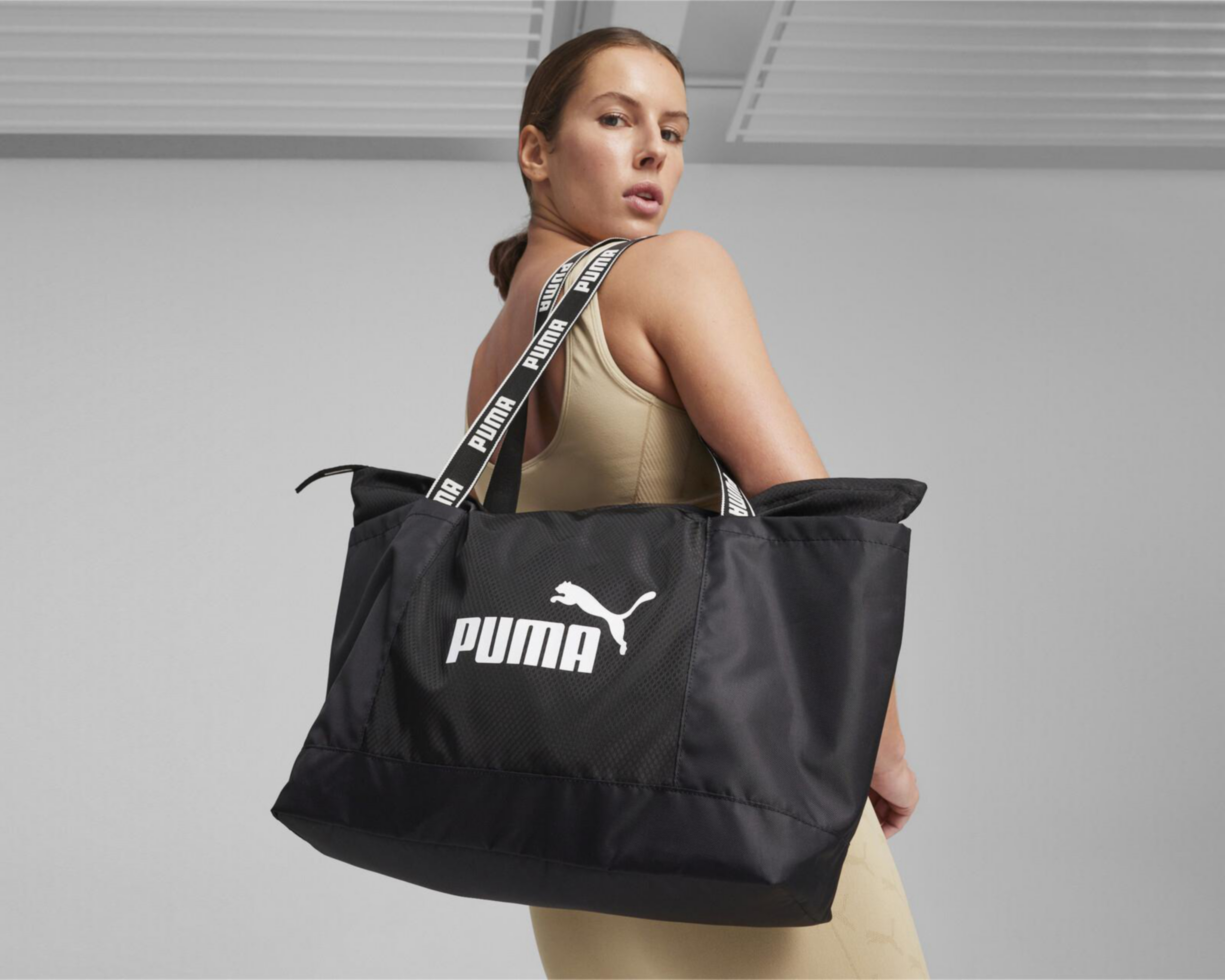 Foto 5 pulgar | Bolsa Deportiva Puma Core Base Large Shopper